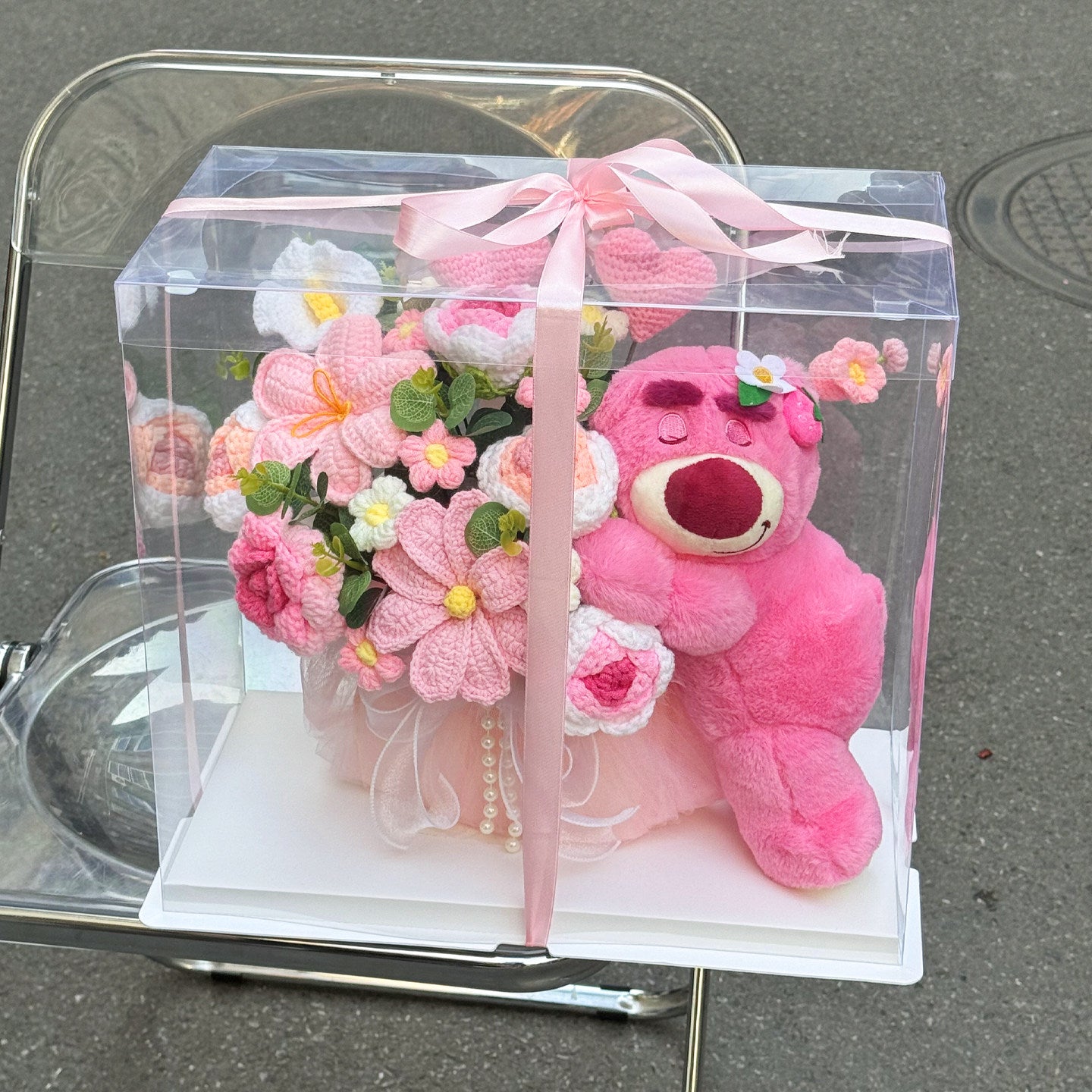 hug bear knitted rose bouquet