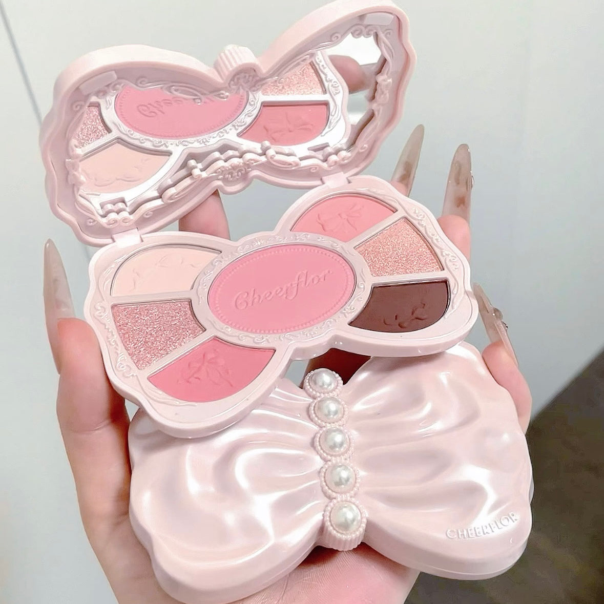 Bow eye shadow palette