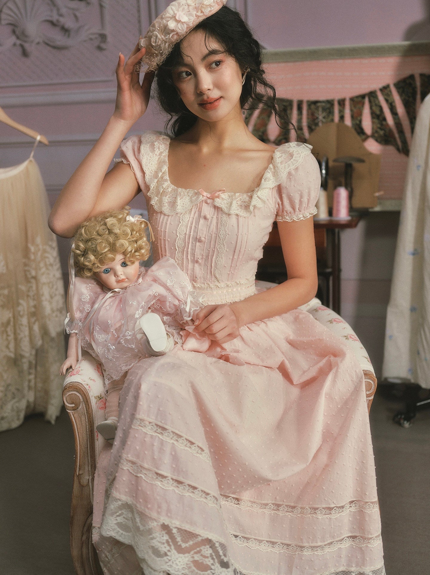 princess puff-sleeved lace dress