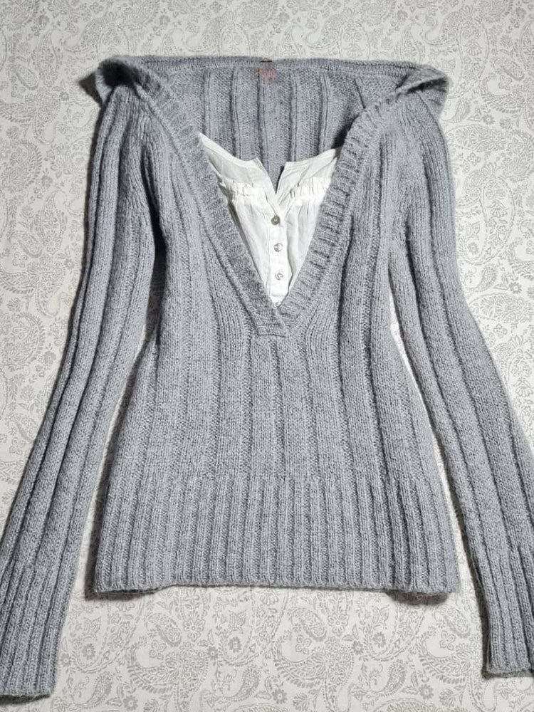 gray hooded sweater