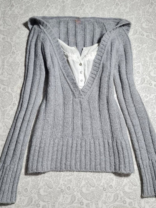 gray hooded sweater