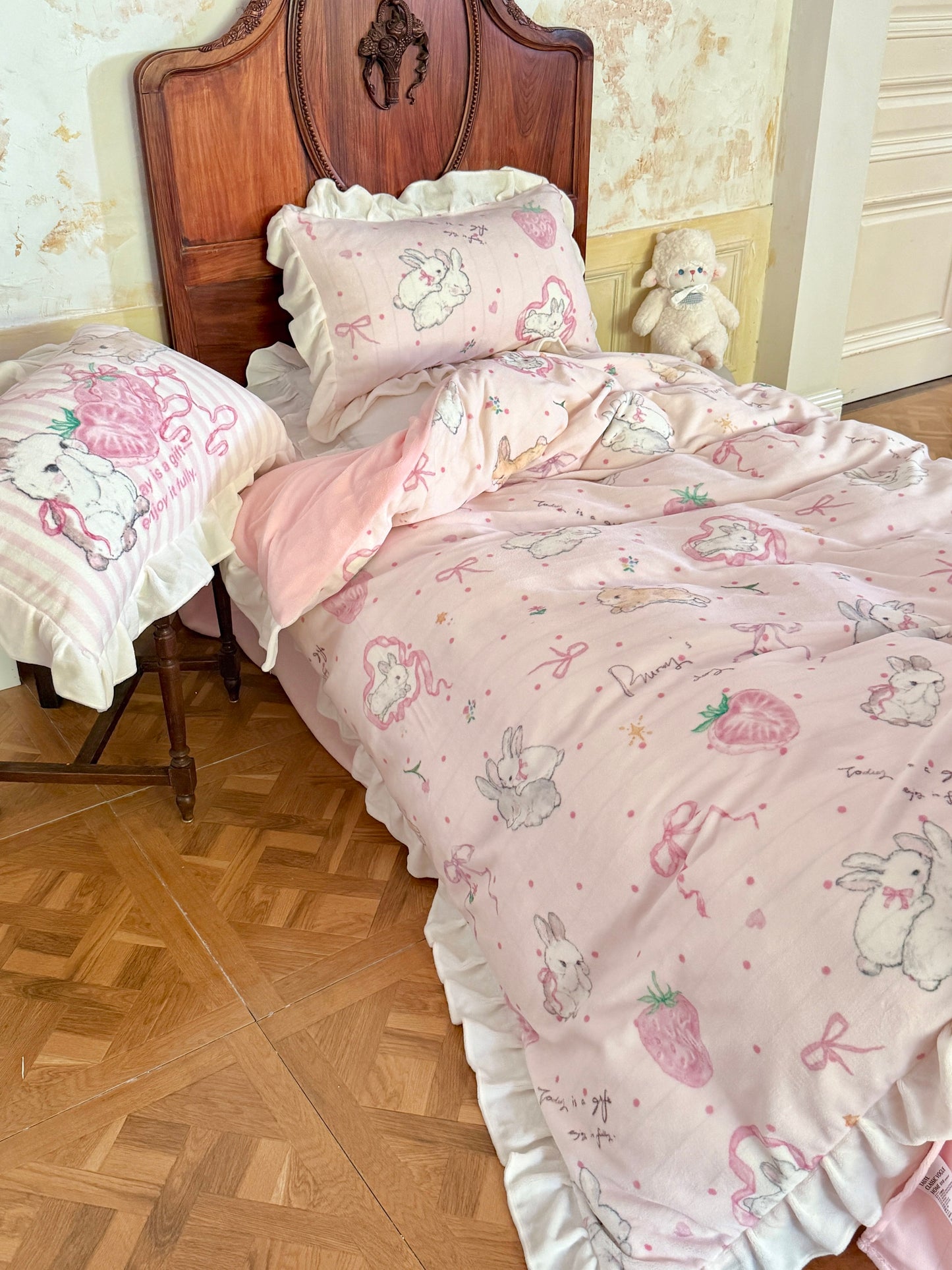 Strawberry milk bedding set four pieces