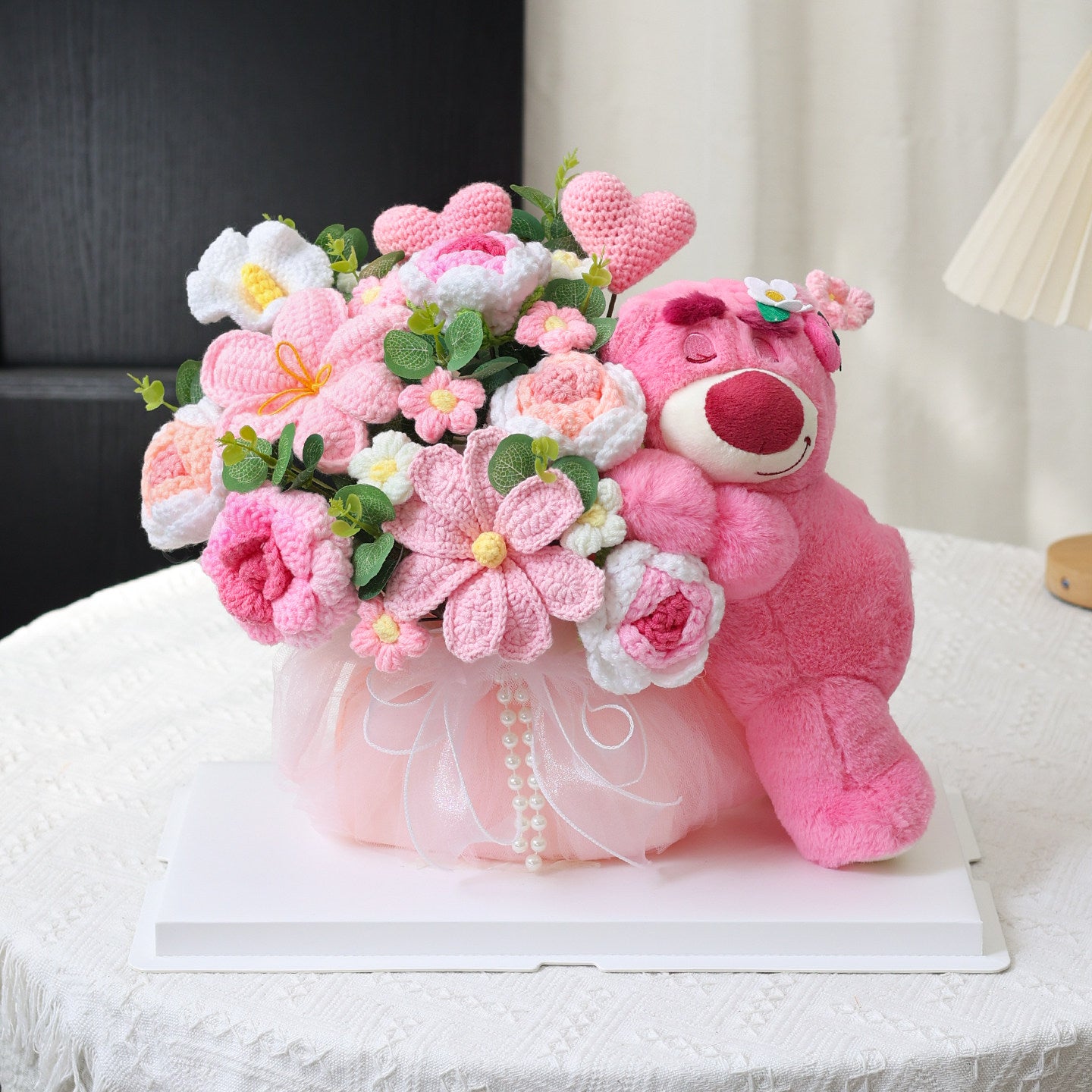 hug bear knitted rose bouquet