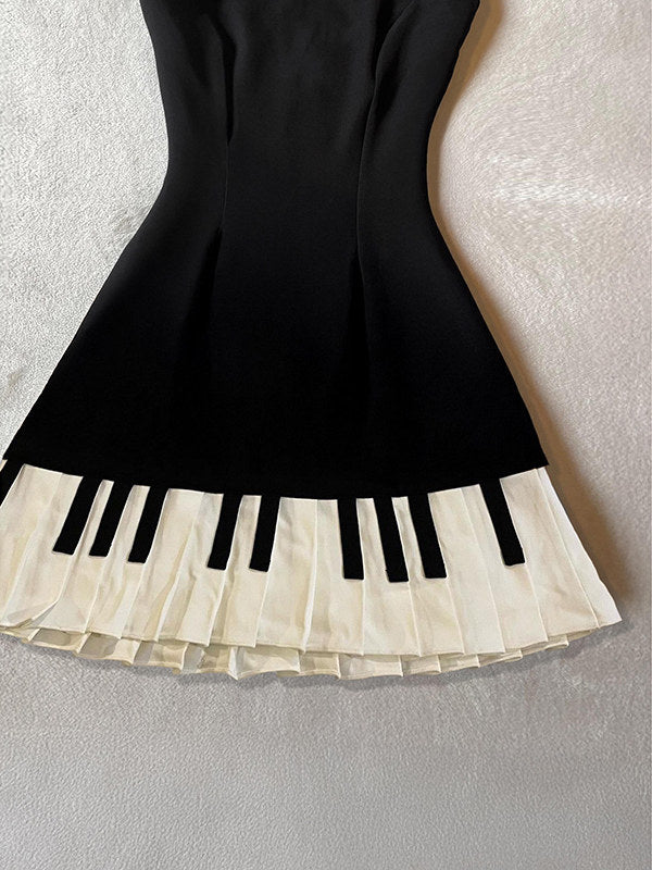sleeveless piano pleated dress