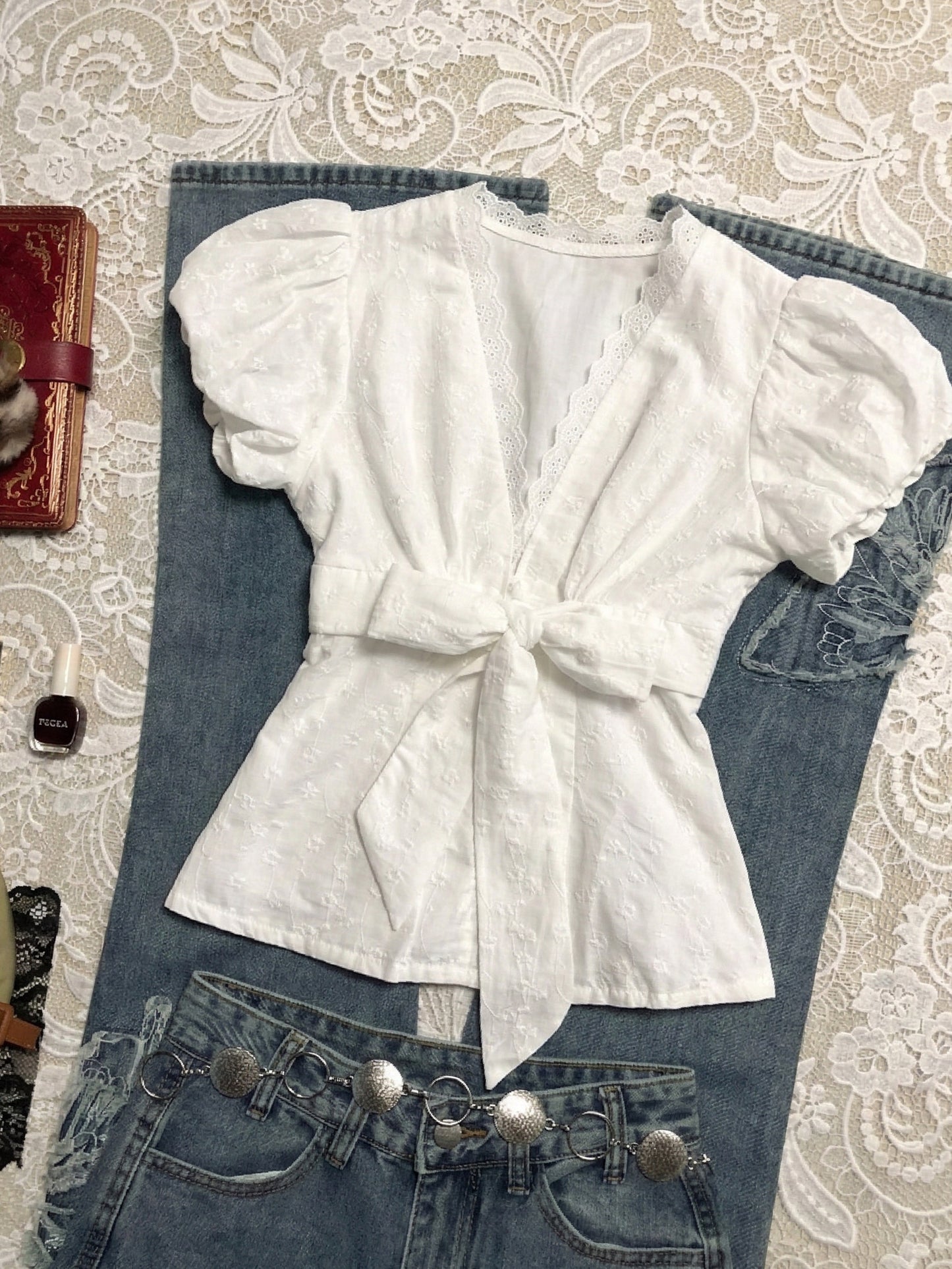 bow white v-neck shirt