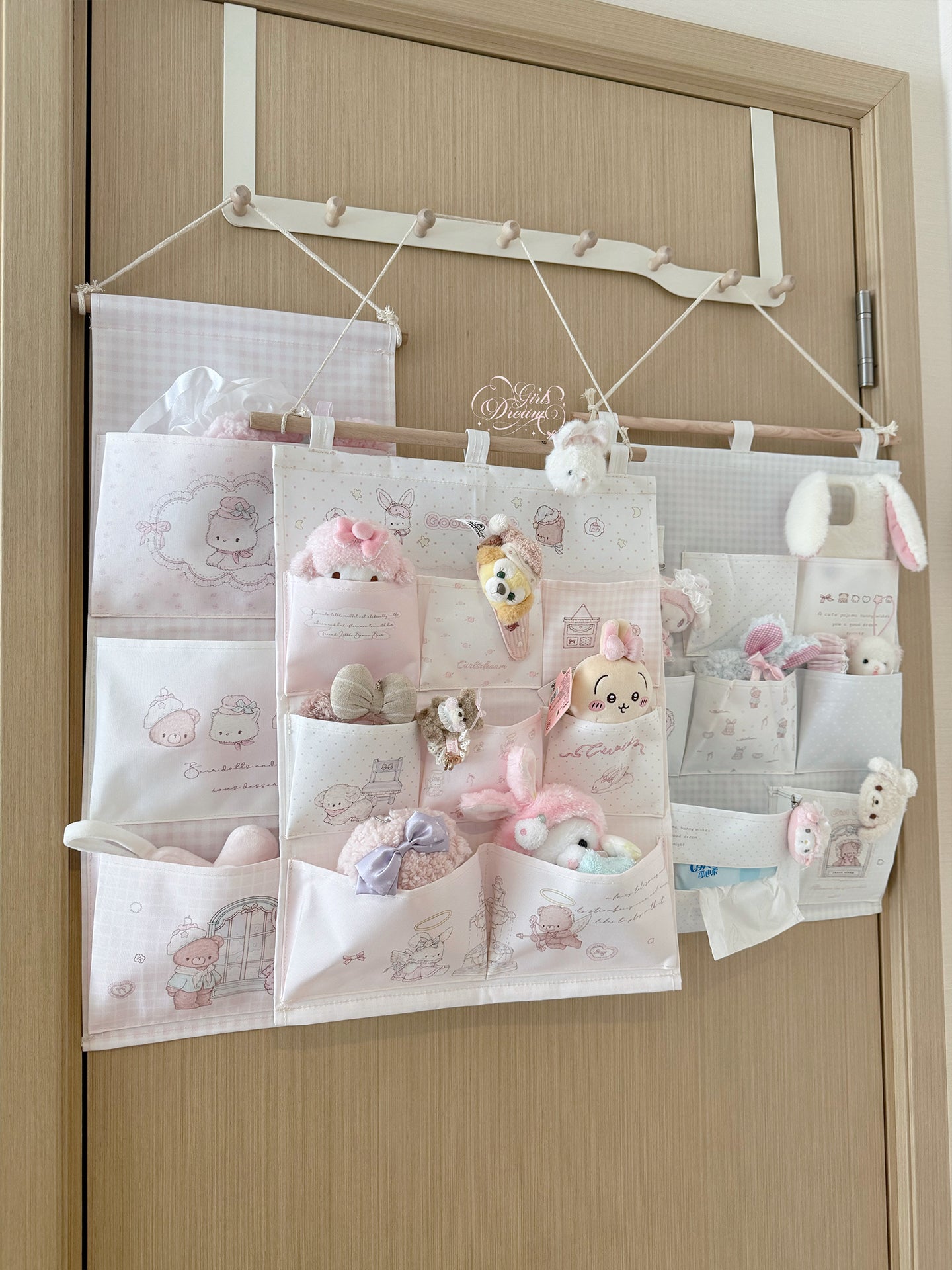 Girl's Dream bunny and bear wall-mounted storage bag