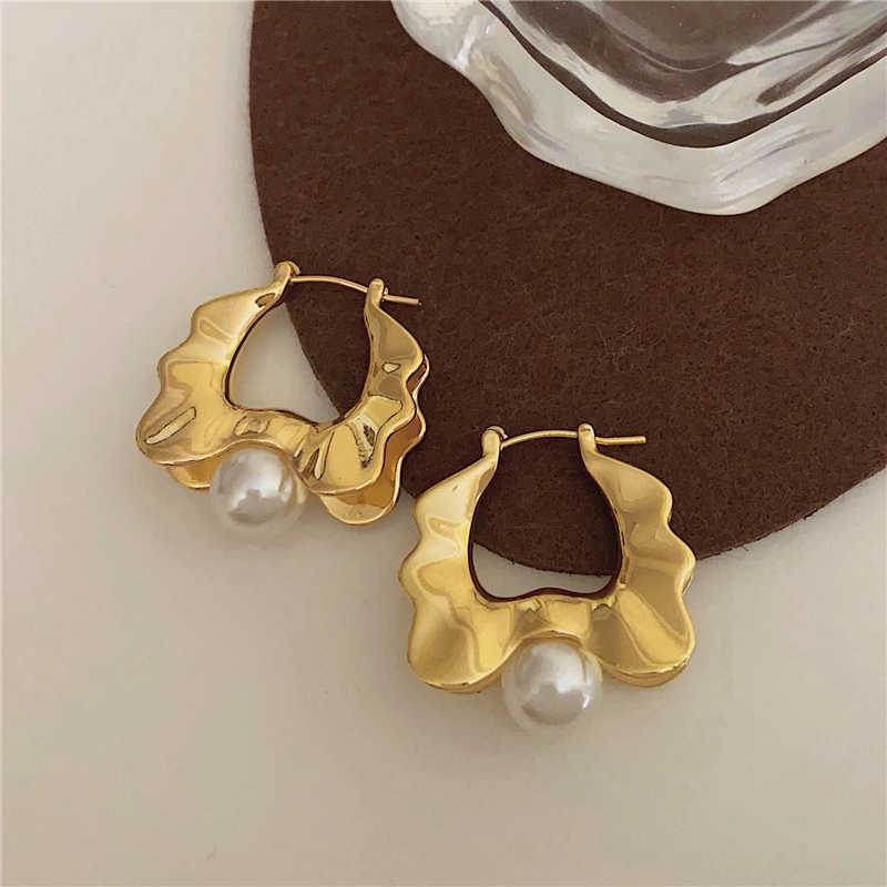 Romantic Pearl Metal Wavy Earrings