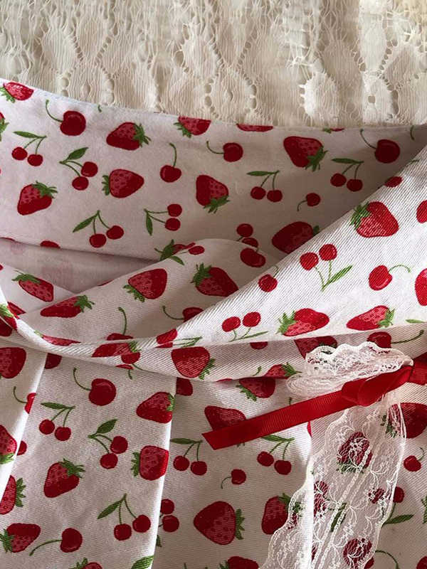 Strawberry Lace Pleated Skirt