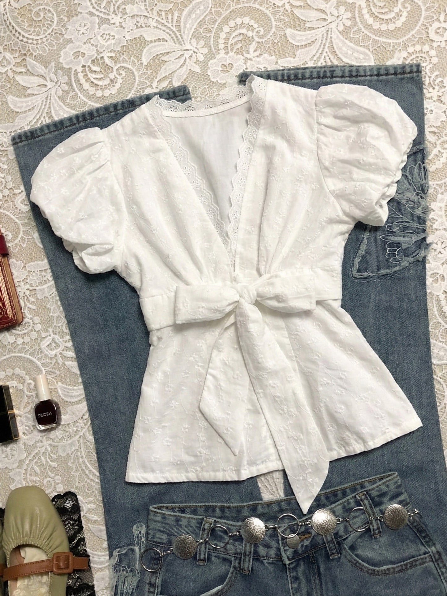 bow white v-neck shirt