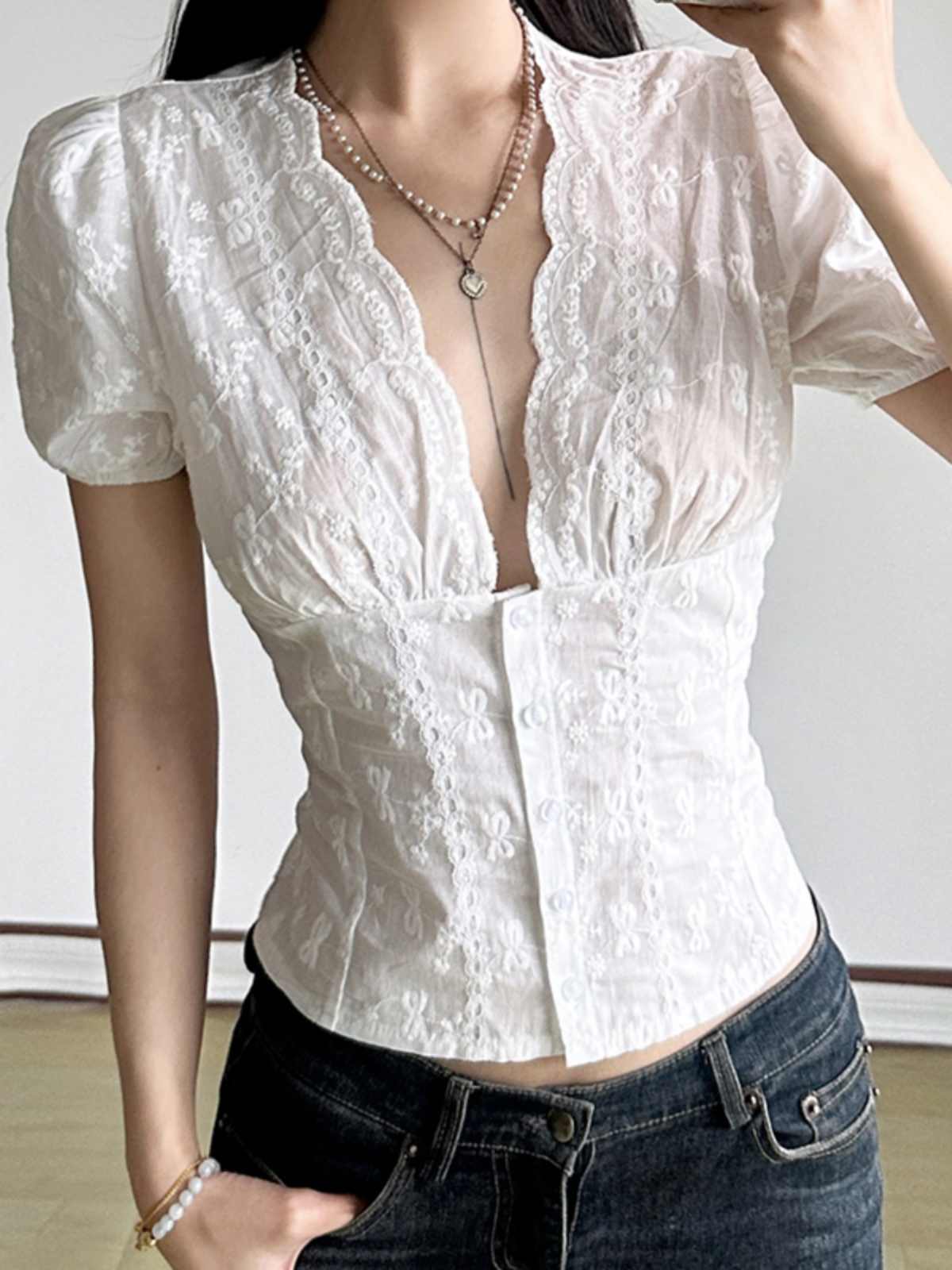 Bow V-neck Lace Shirt