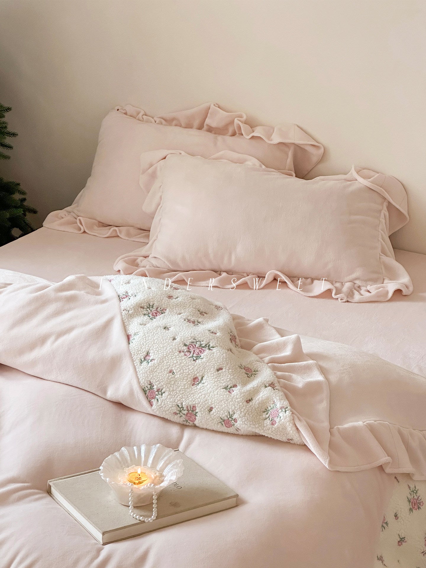 Milk velvet bed sheets four-piece set