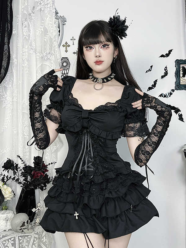 Black Lace Puff-sleeved Top