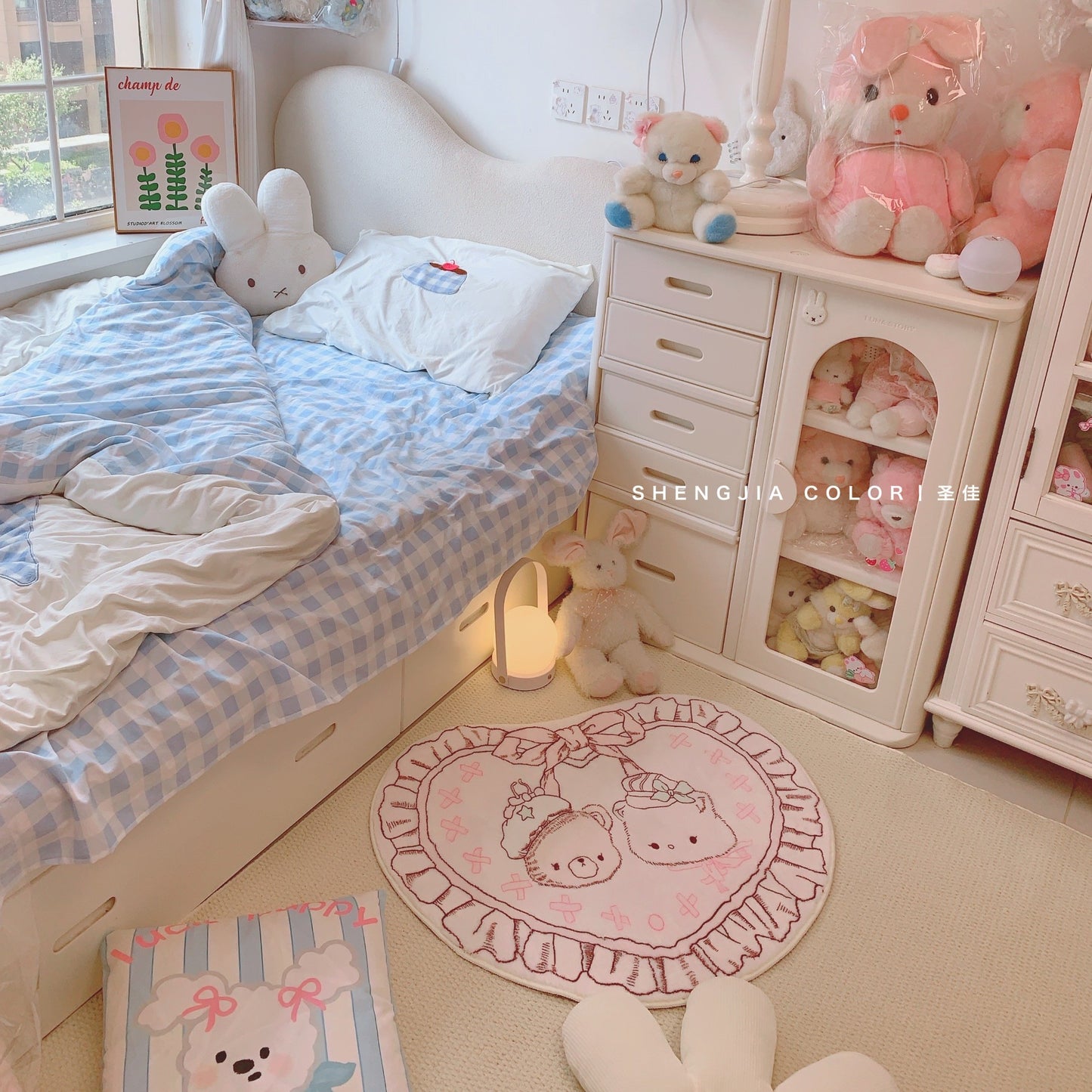 Pink cartoon cute heart-shaped bedside blanket