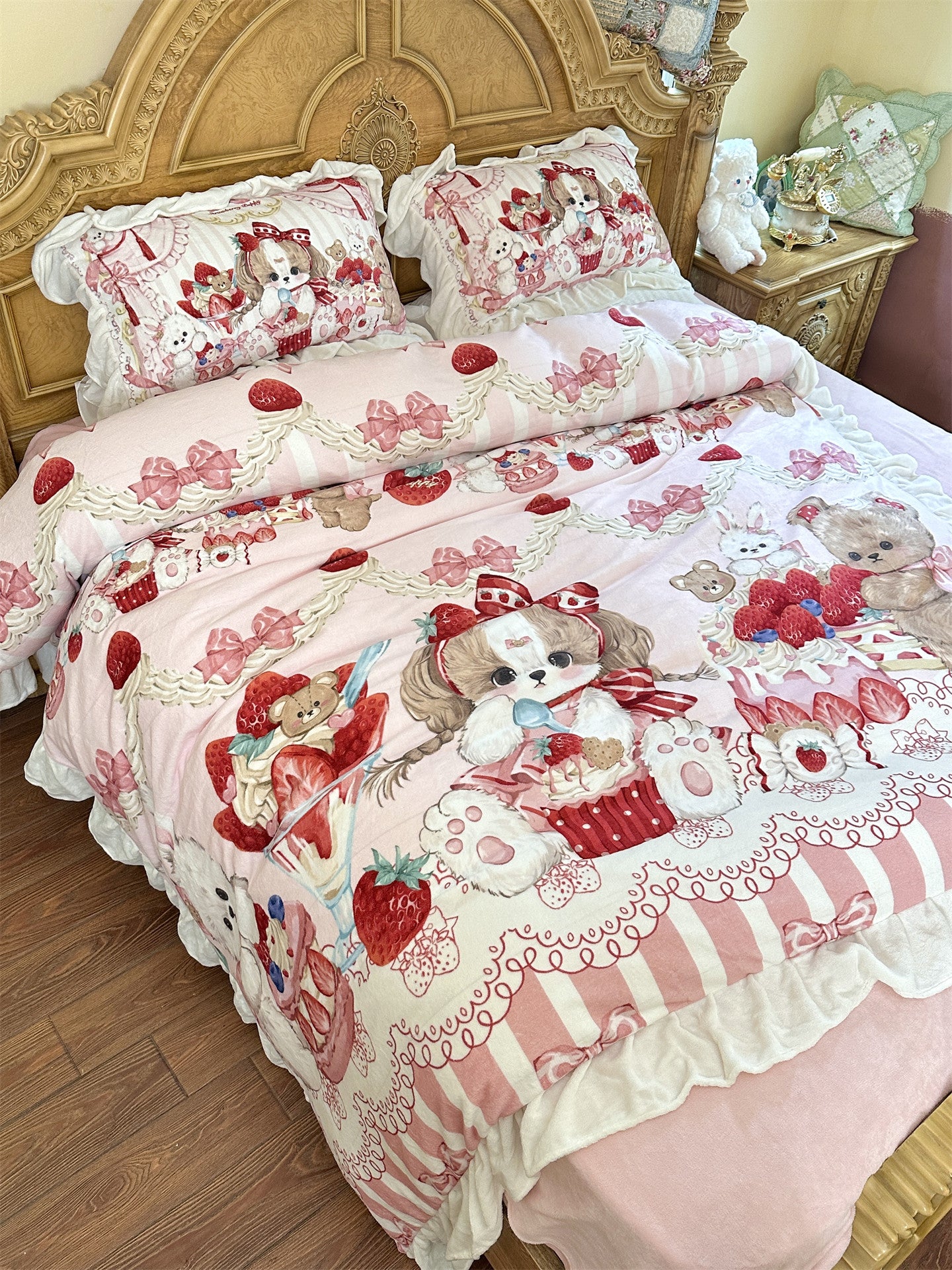 Milk Lace Lolita Strawberry Four Piece Bedding Set