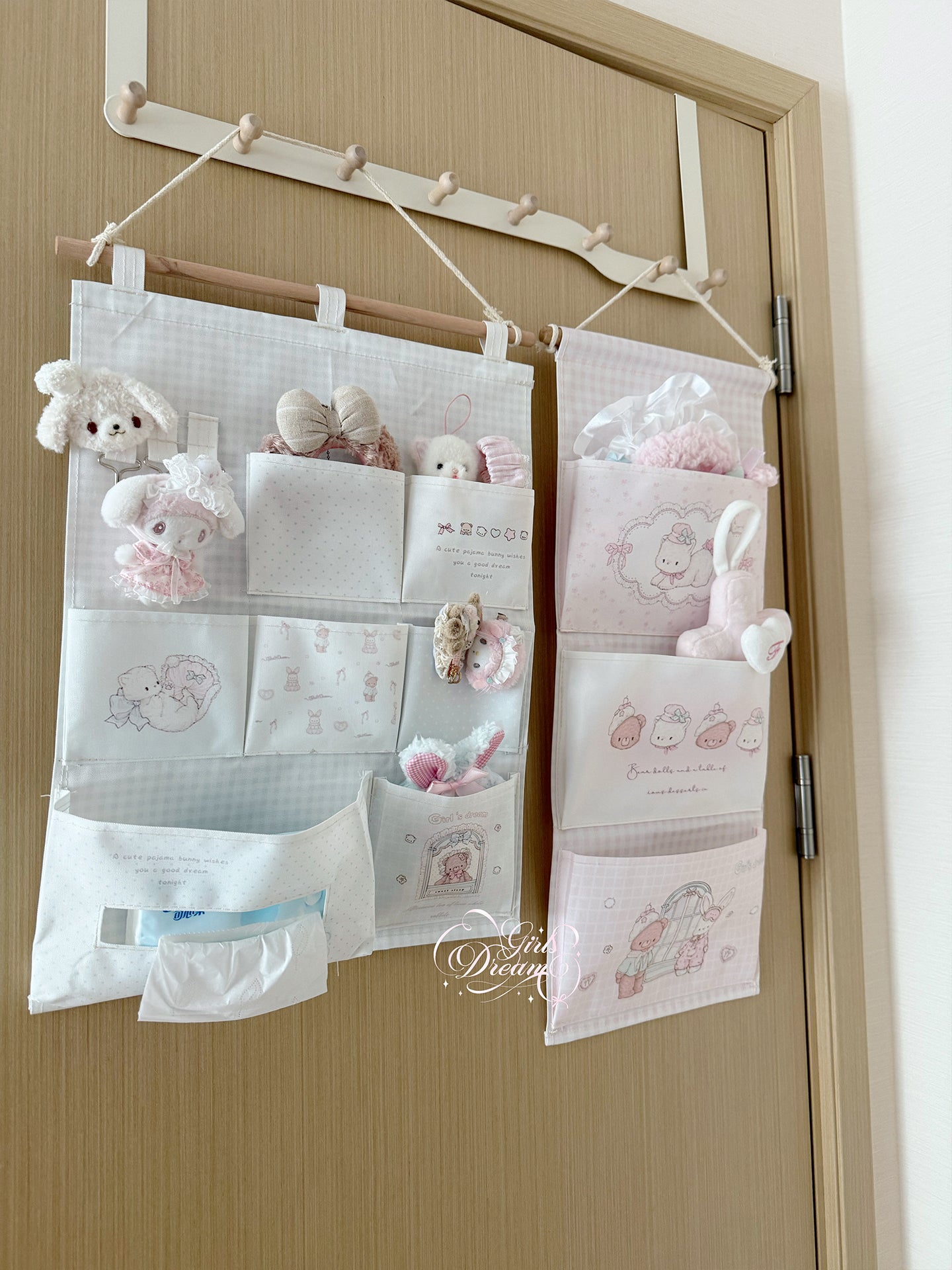 Girl's Dream bunny and bear wall-mounted storage bag