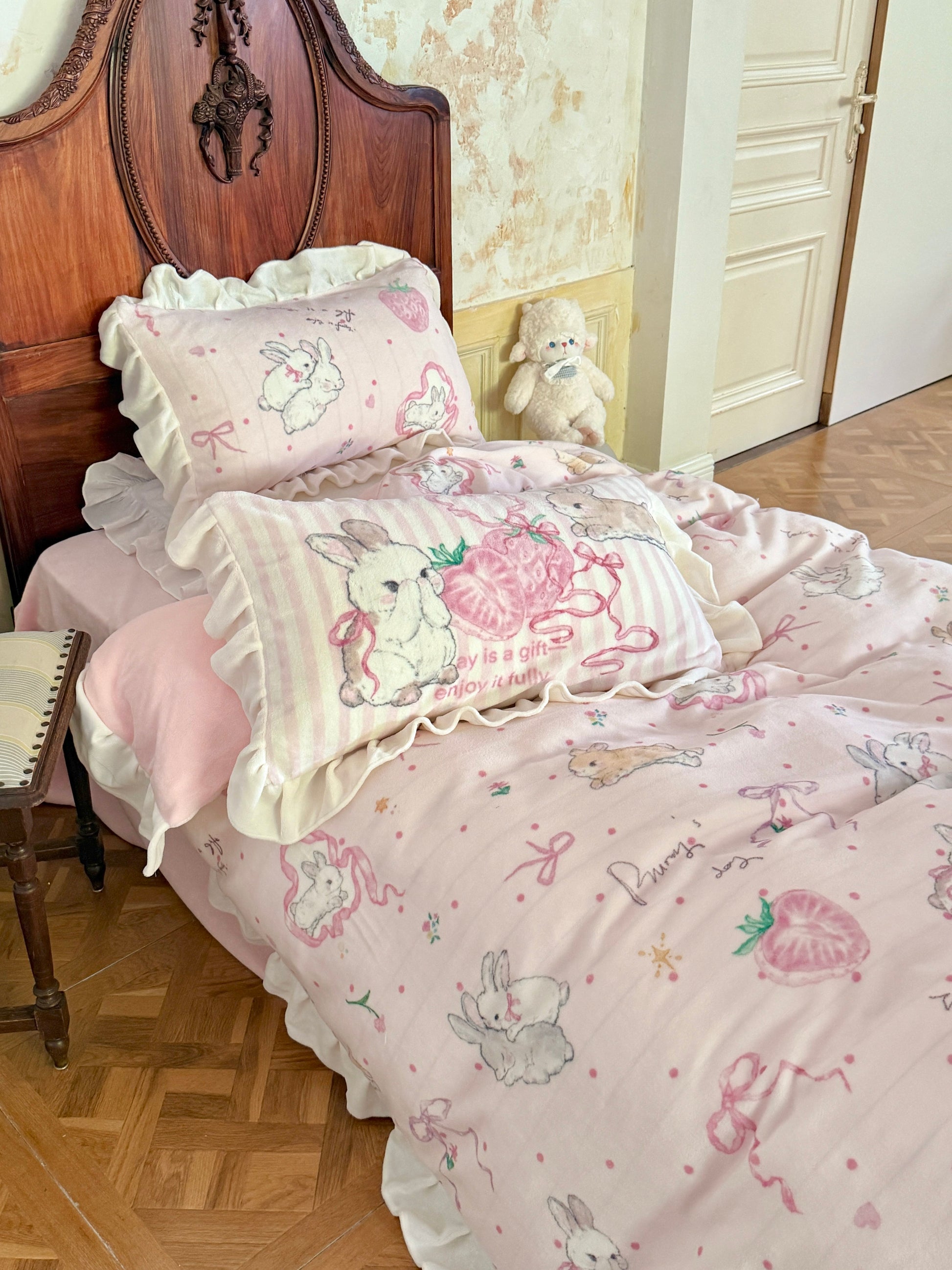 Strawberry milk bedding set four pieces