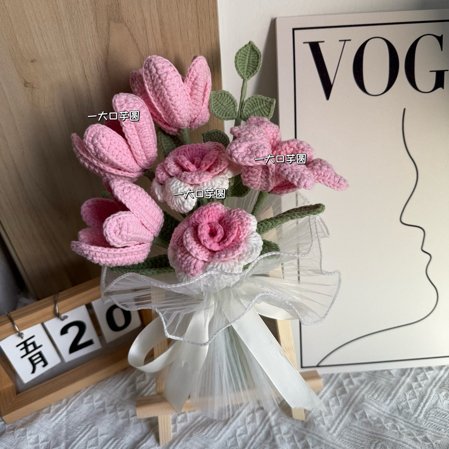 Finished woolen simulated roses bouquet