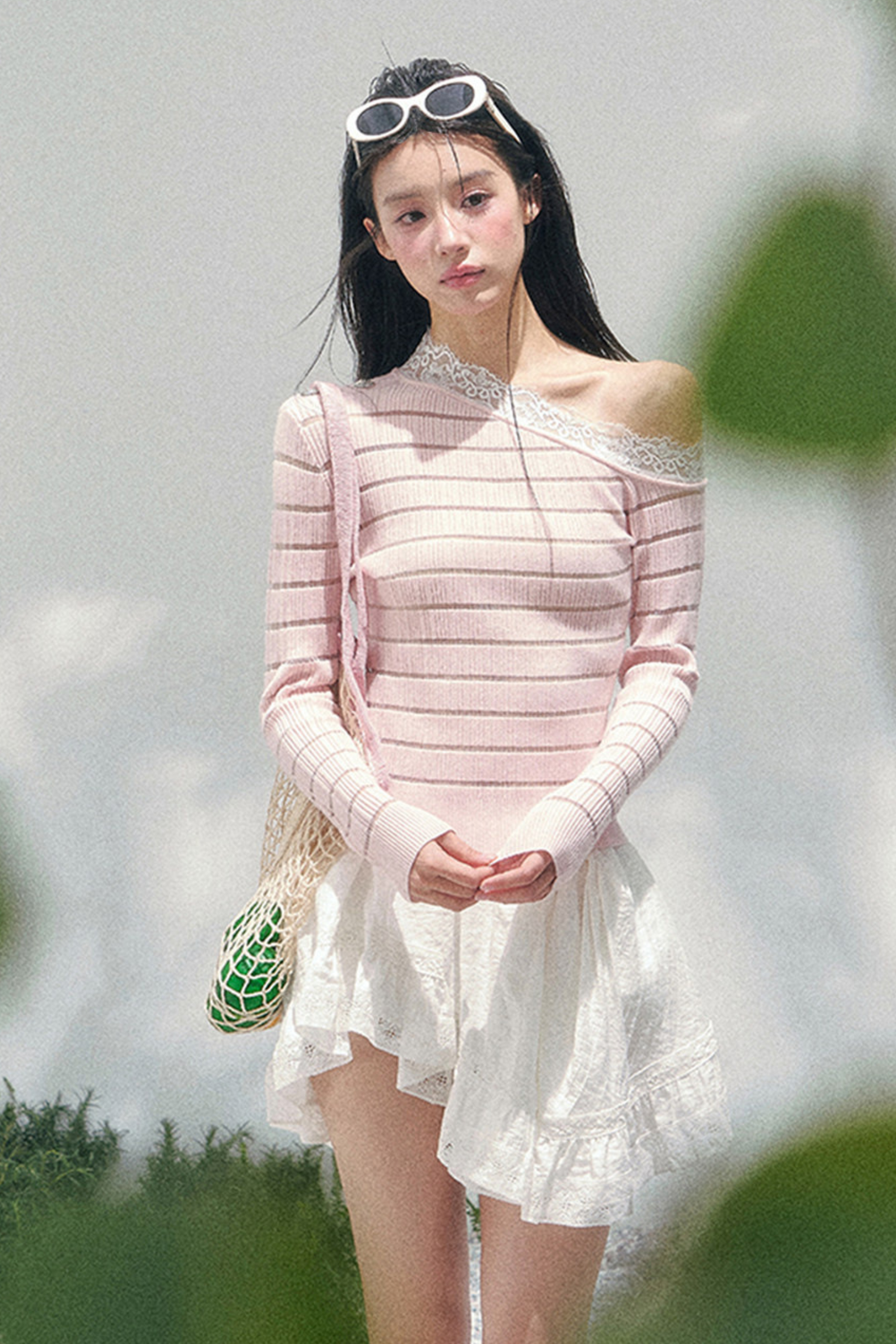 One-Shoulder Glance Lace Border Top