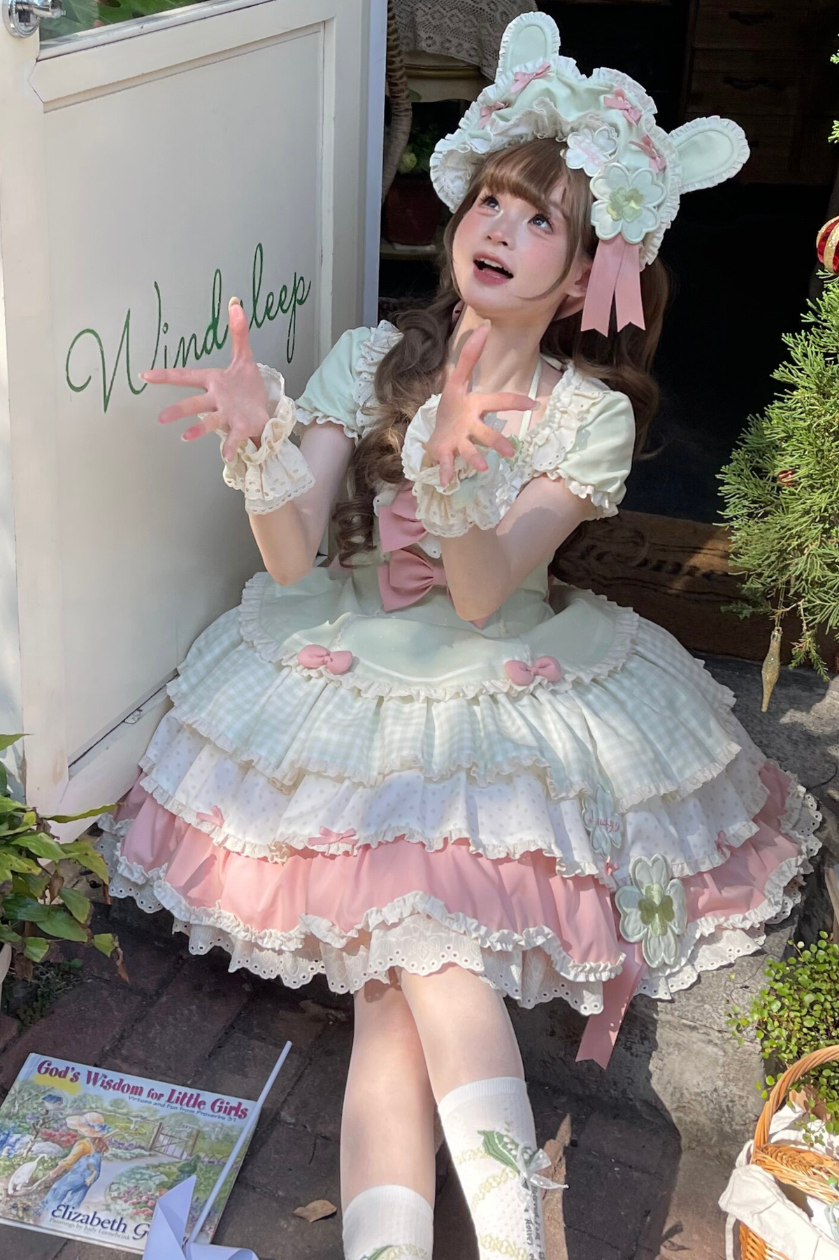 Four-Leaf Clover Lolita Dress + Sleeves + Bonnet