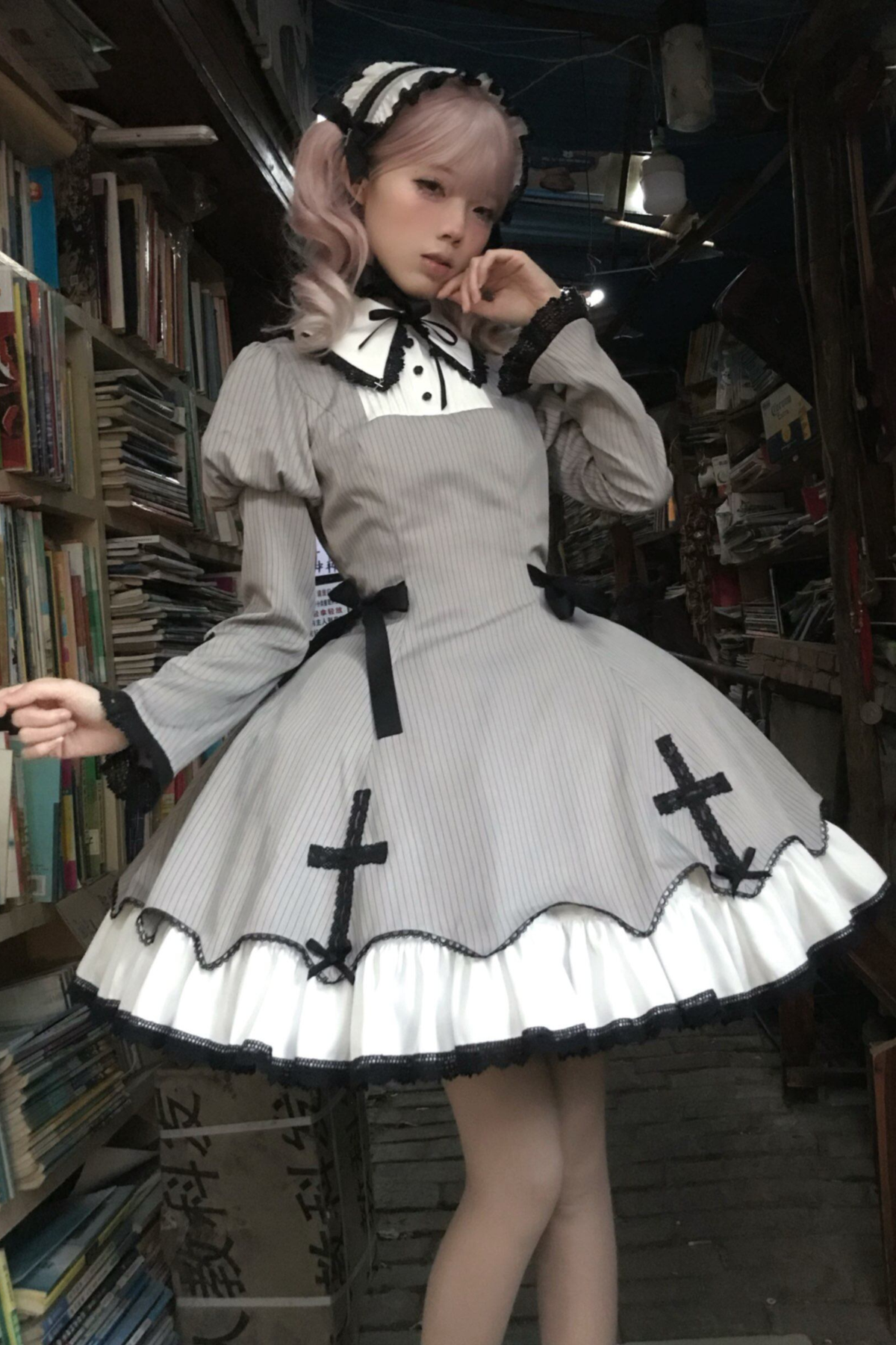 [Reservation deadline February 26th] Retro Gothic Lolita Dress + Hairband