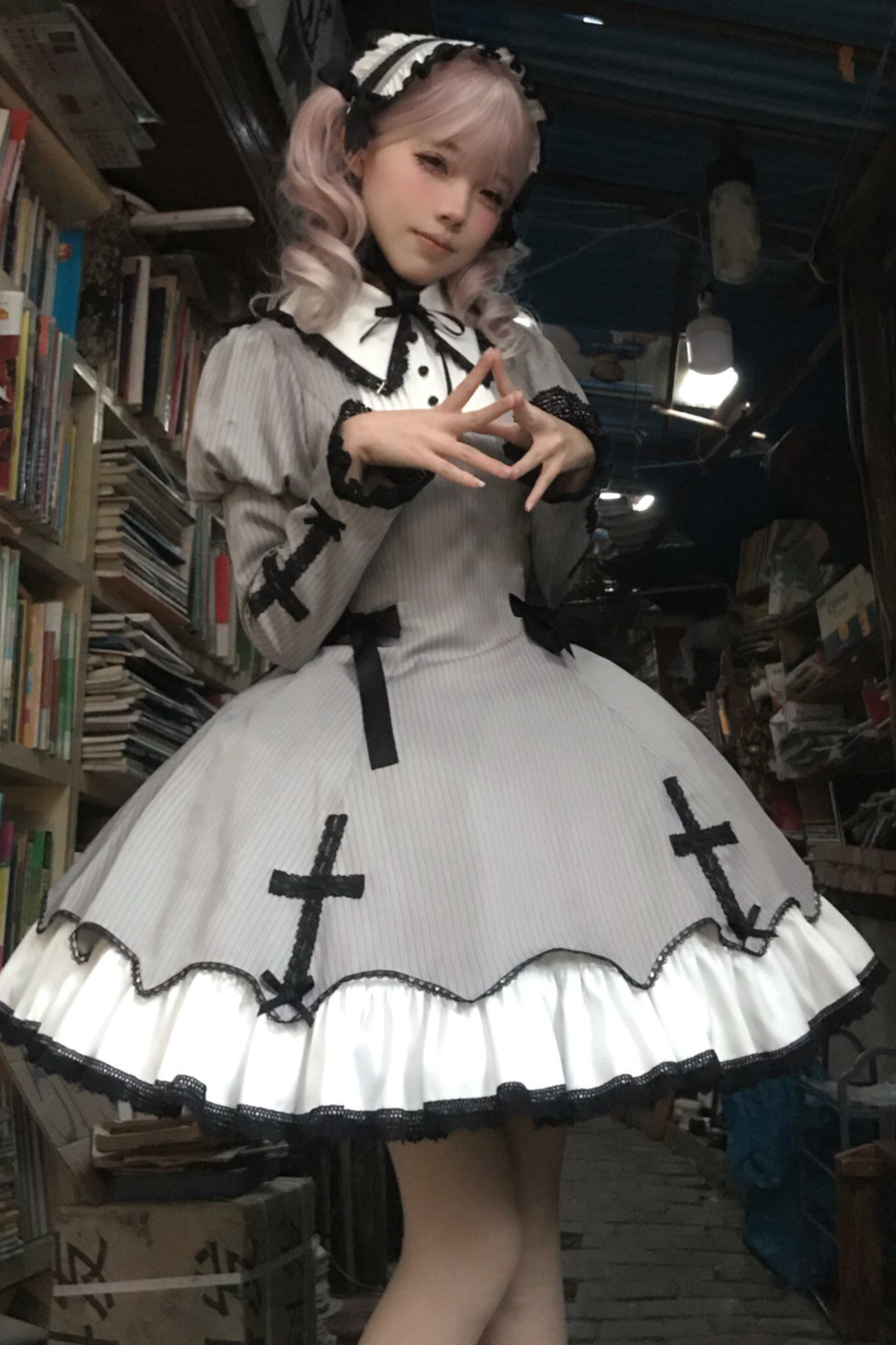 [Reservation deadline February 26th] Retro Gothic Lolita Dress + Hairband