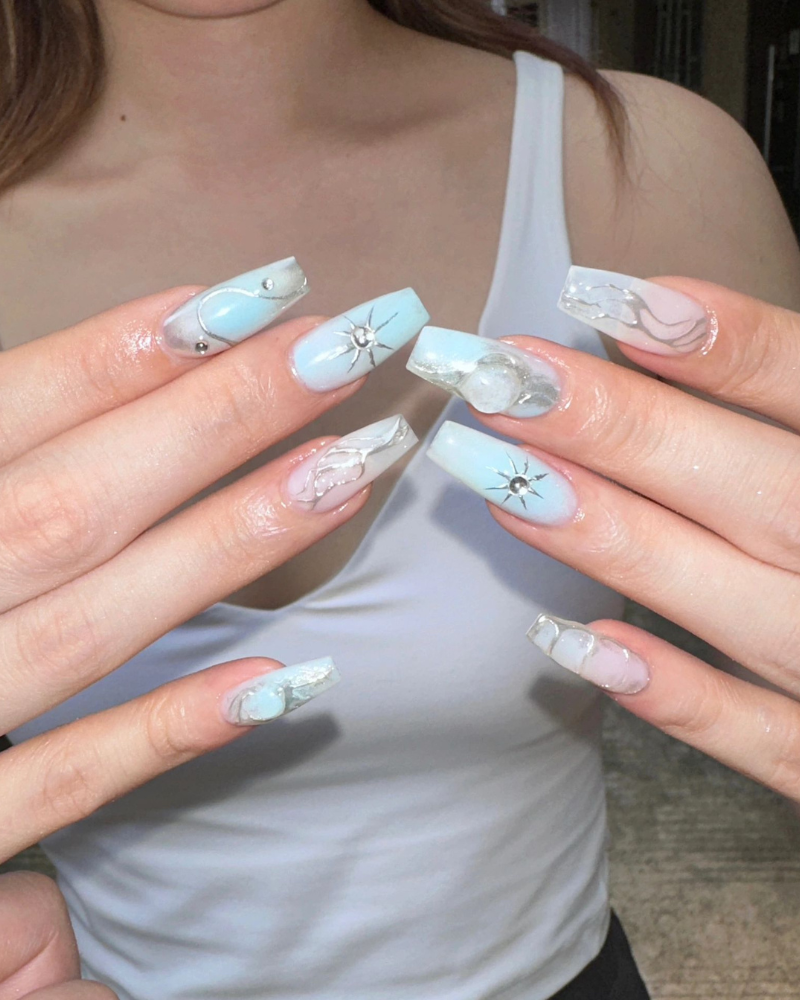 Blush Blue Gilt Handmade Fresh Diamond Nails