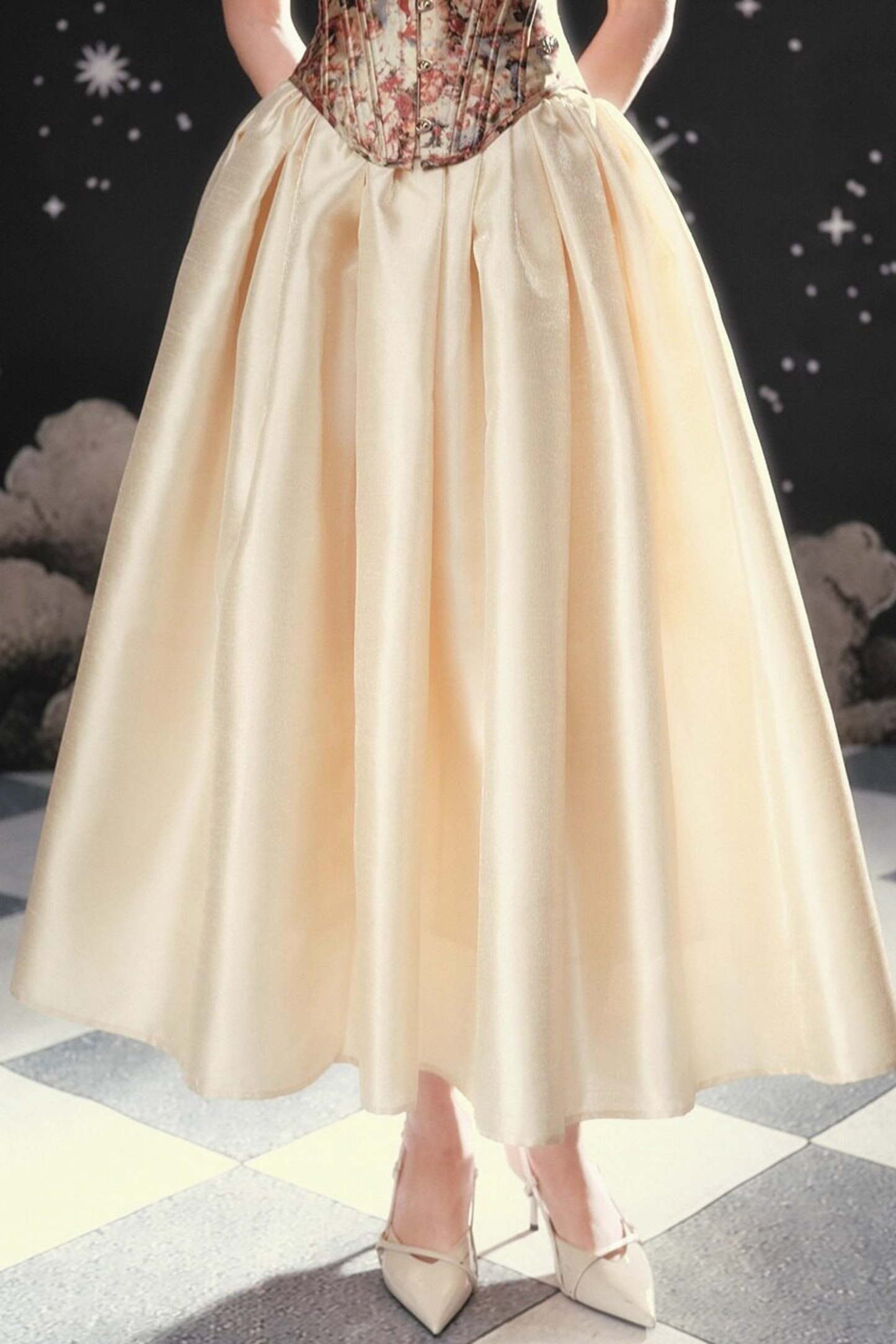 Pearl Essent Satin Puffy Skirt