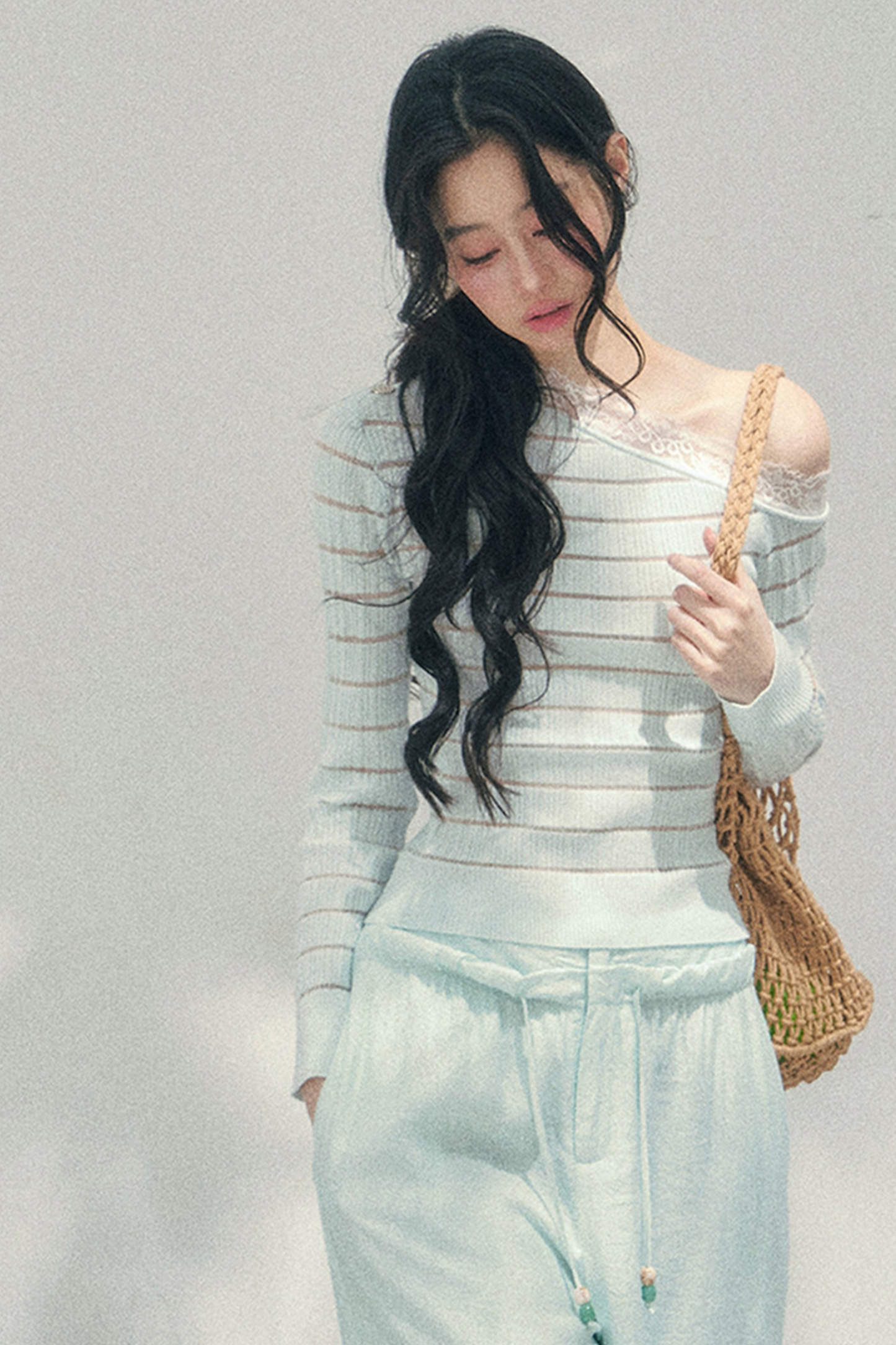 One-Shoulder Glance Lace Border Top