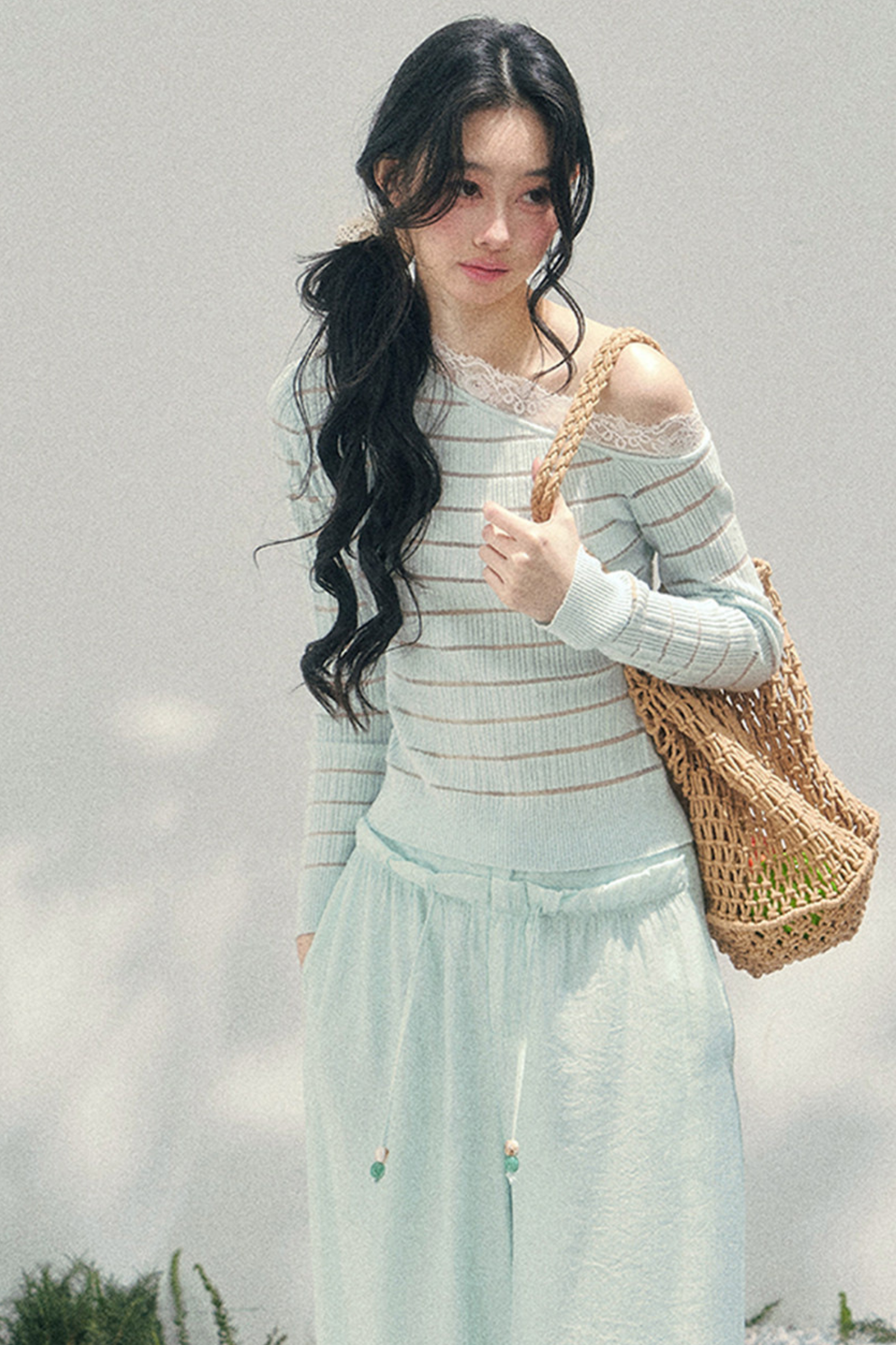 One-Shoulder Glance Lace Border Top