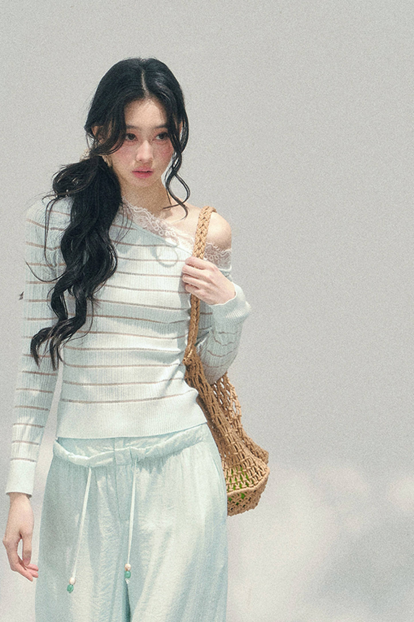 One-Shoulder Glance Lace Border Top