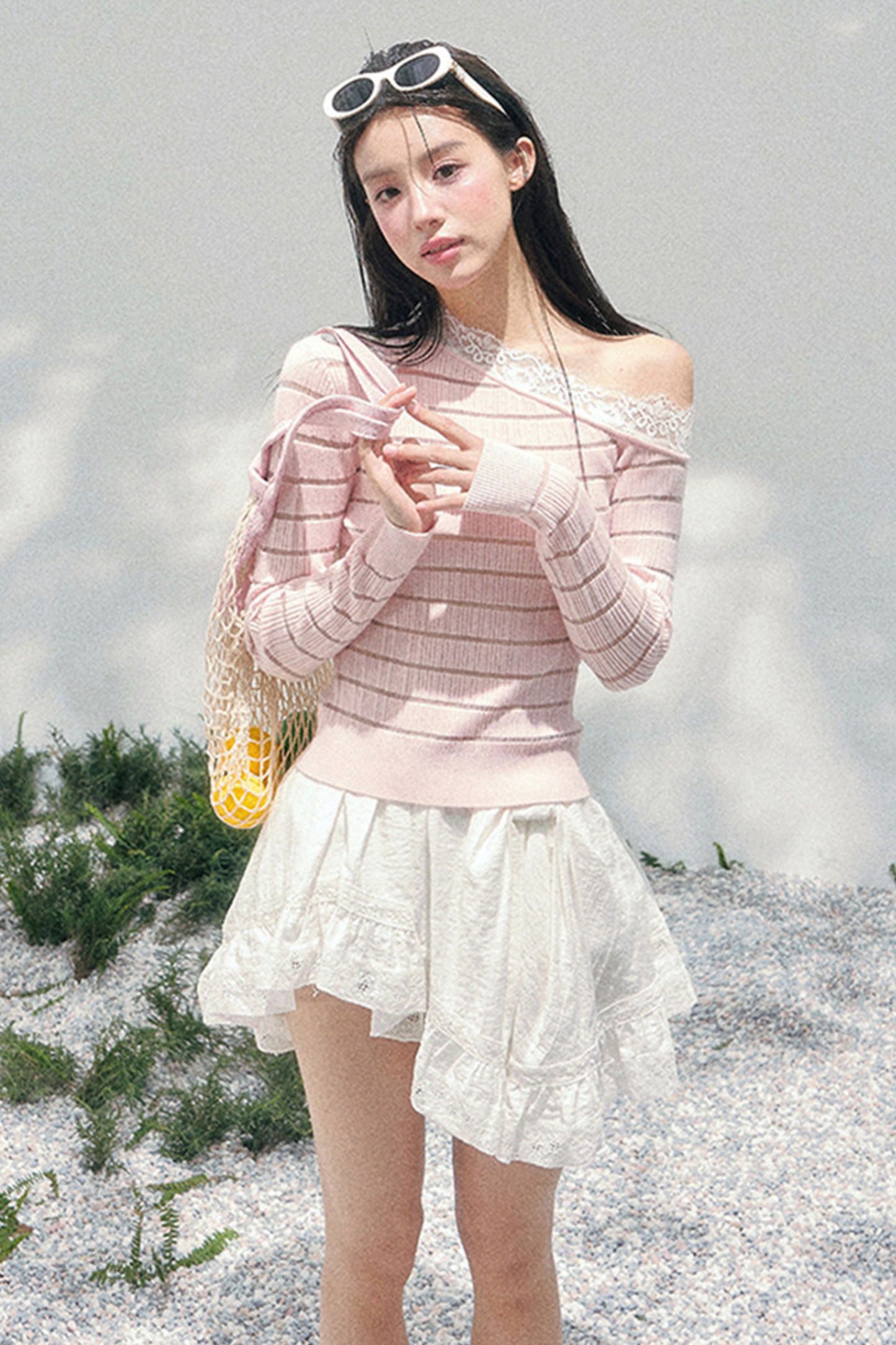 One-Shoulder Glance Lace Border Top