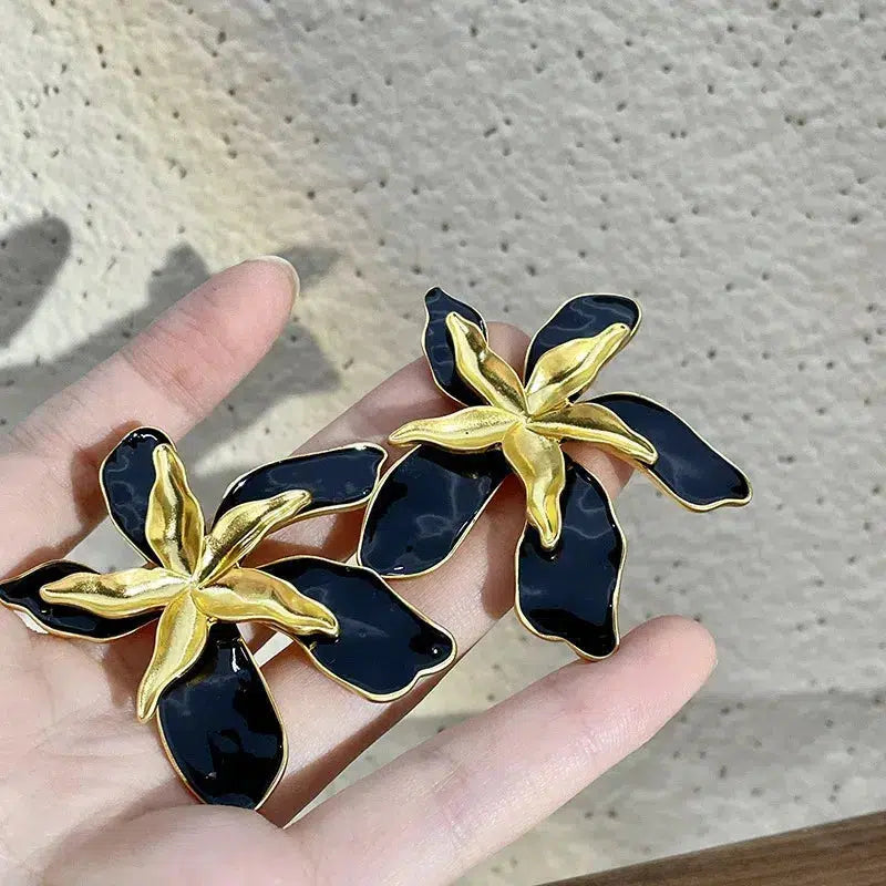 Flower Gold Stud Earrings Black