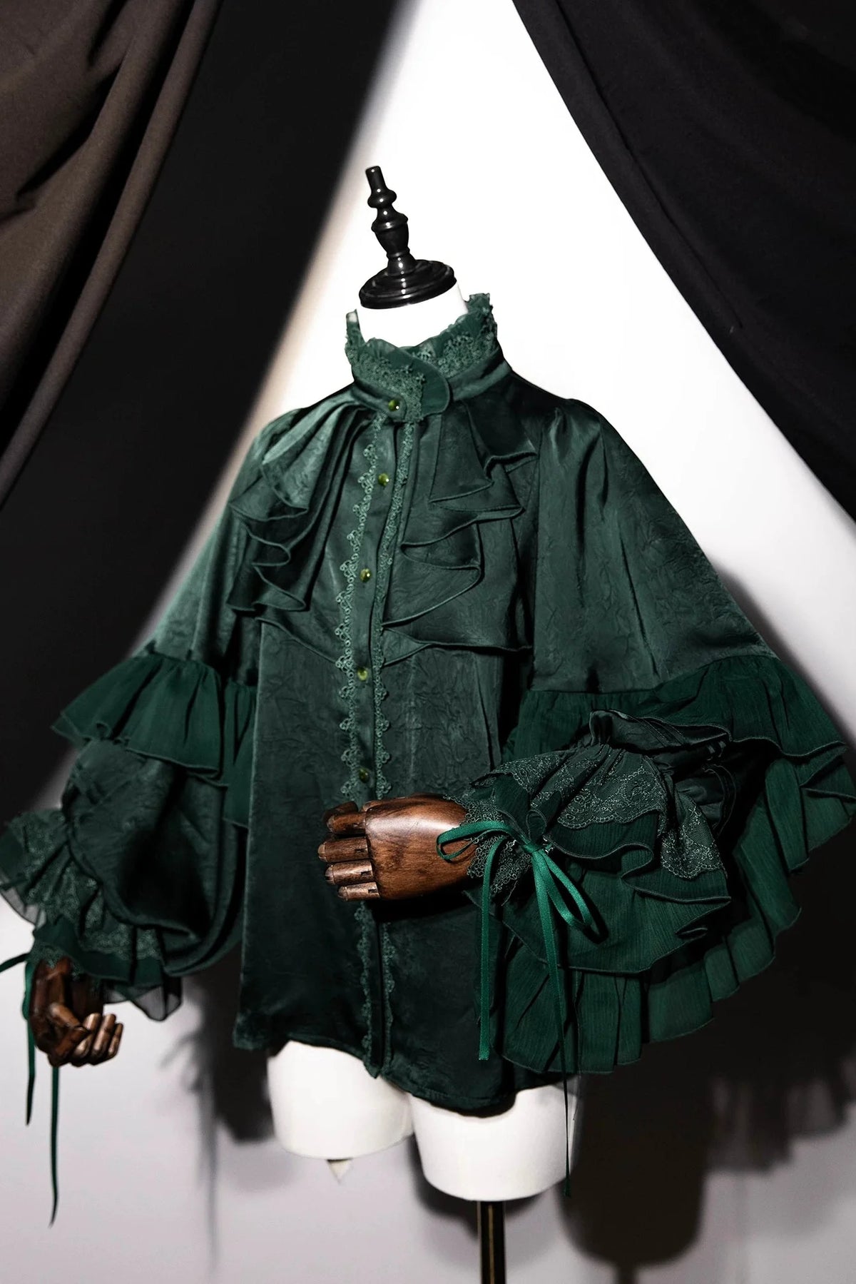 Moon Night Bat Wing Blouse + Brooch Green ［Shirt］