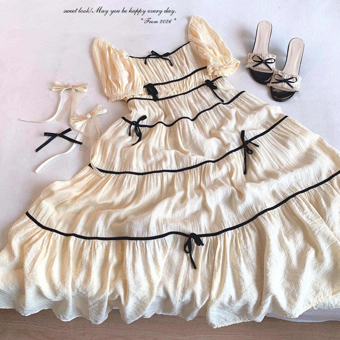 Last-Call Round-Neck Contrast Ribbon Bow Pleated High-Waisted Puff Sleeve Dress *f 米色 掉色瑕疵