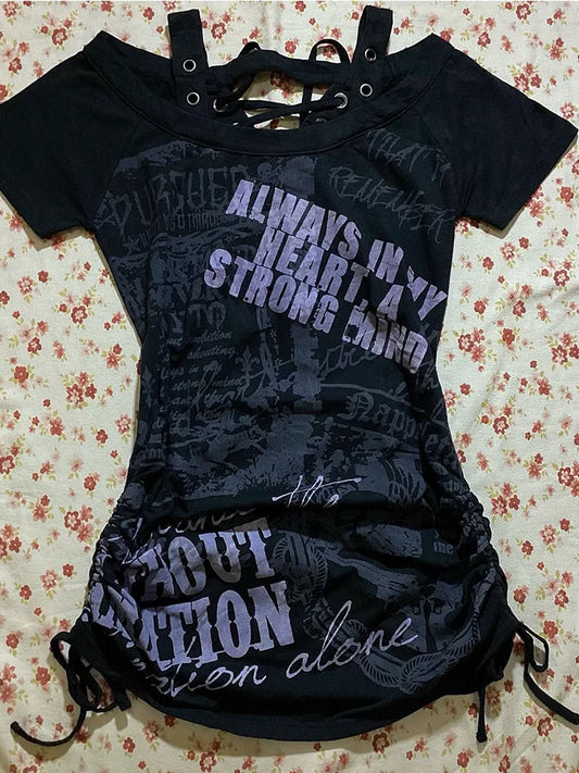 Vintage-Inspired Slim-Fit Black Printed T-Shirt with Waist-Defining Fit—Women’s Vintage-Style Top