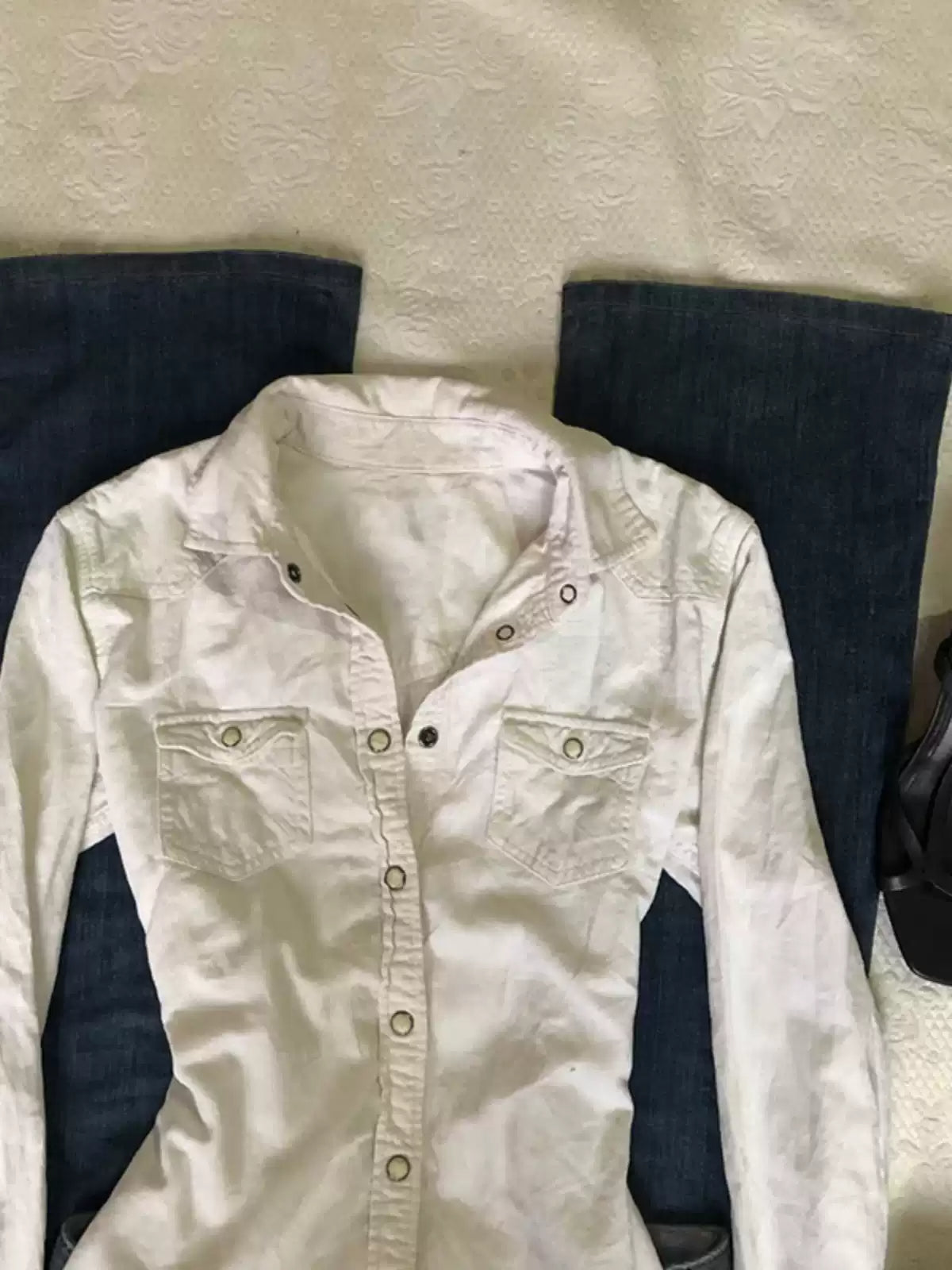 White long-sleeved shirt