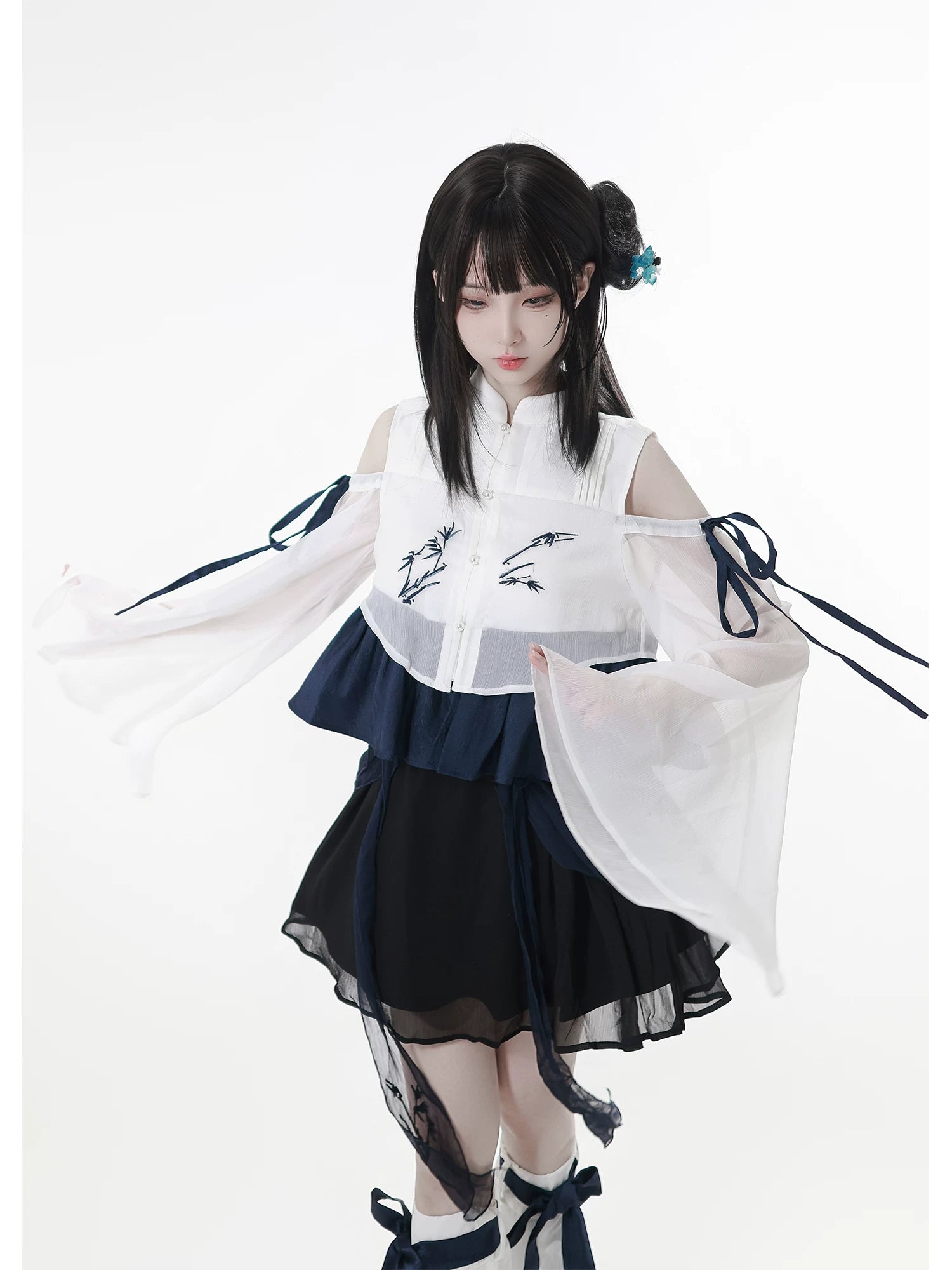 In-Stock Ready to Ship “Han Jian Bamboo Shadow” New Chinese Style Shirt Blouse Cropped Top Design—Slimming Blue-Black Colorblock