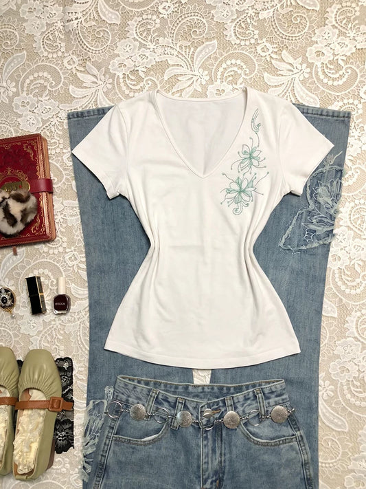 White Embroidered High-End V-Neck Short-Sleeve Top for Summer, Women’s Boutique Vintage-Inspired Sweet Style