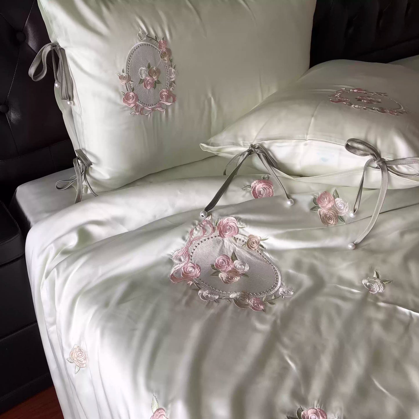 Girly heart strap embroidered four-piece bedding set