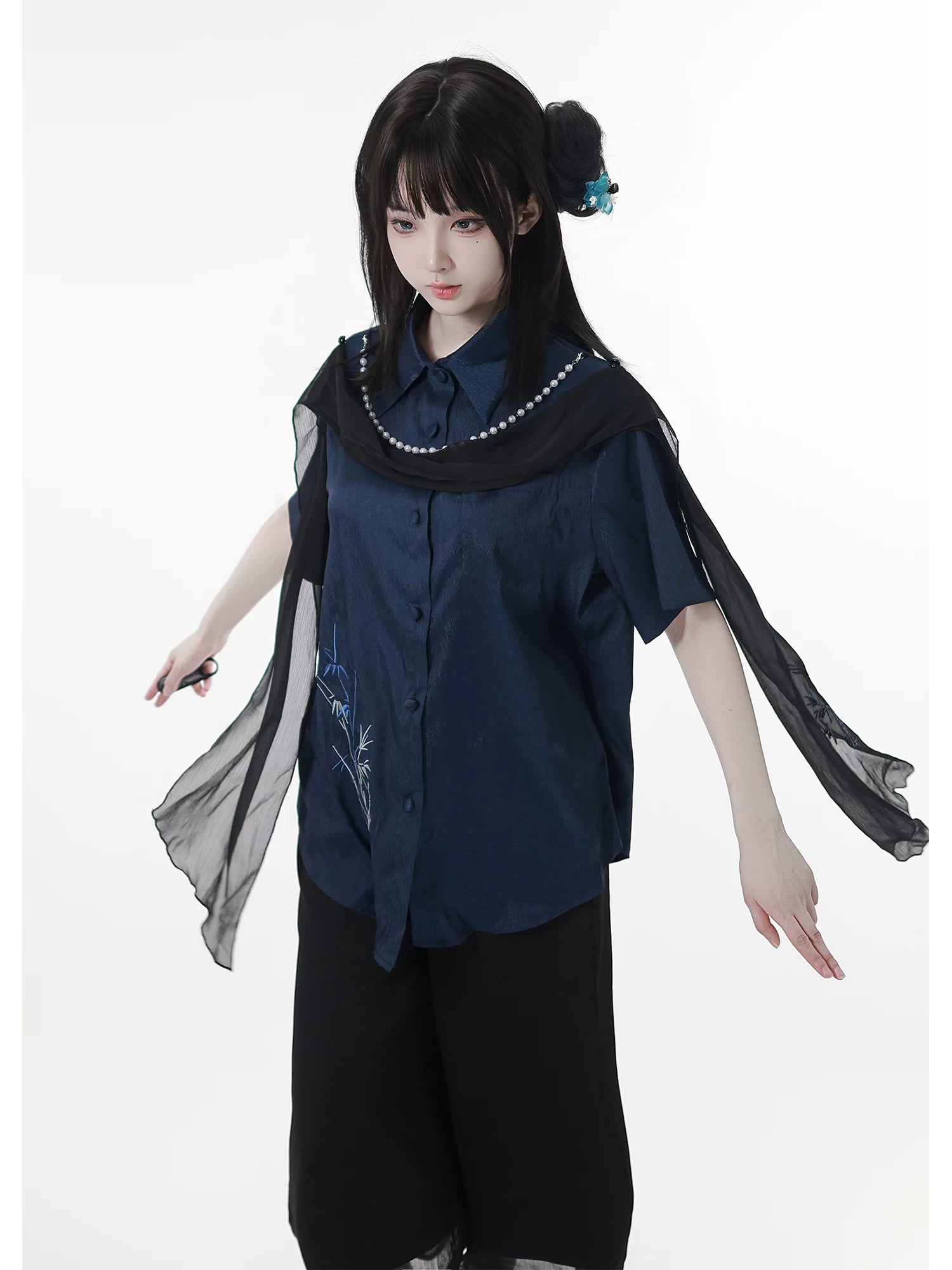 In-Stock Ready to Ship “Han Jian Bamboo Shadow” New Chinese Style Shirt Blouse Cropped Top Design—Slimming Blue-Black Colorblock