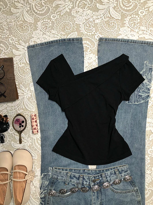 Black Short-Sleeve T-Shirt for Women Summer Vintage Thrift Style Outfit—Chic, Flattering, and Brightening Top