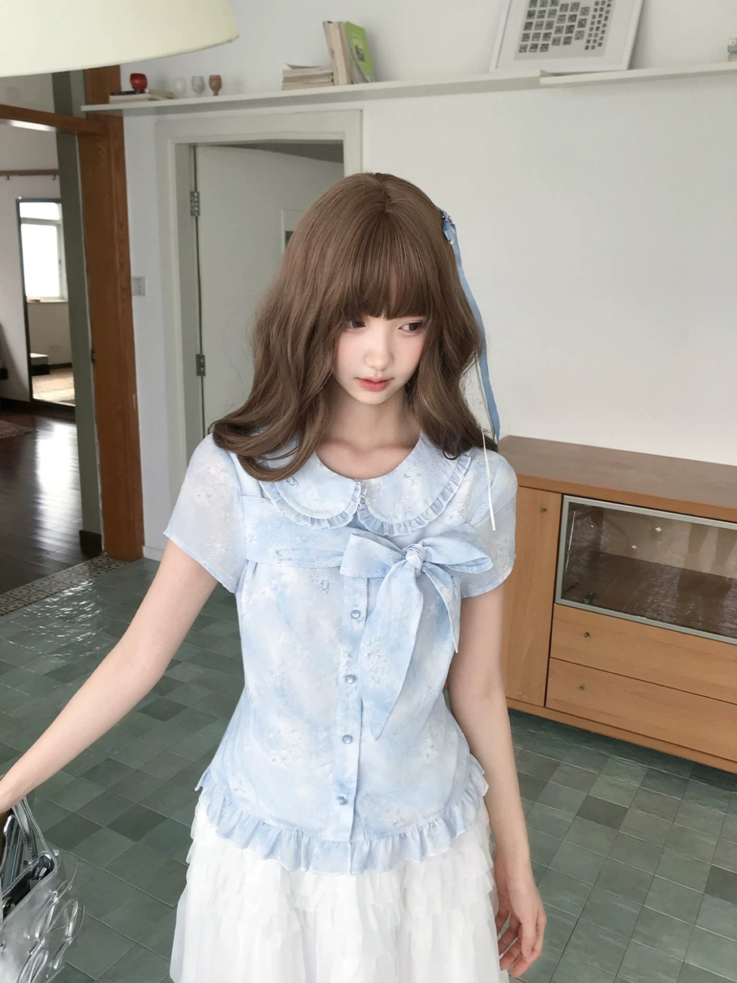 LaLa Sauce Tīnglàn Blue-and-White Ombre Ditsy Floral Doll Collar Top with Large Bow, Lace Trim, Cinched Waist Short-Sleeve Shirt