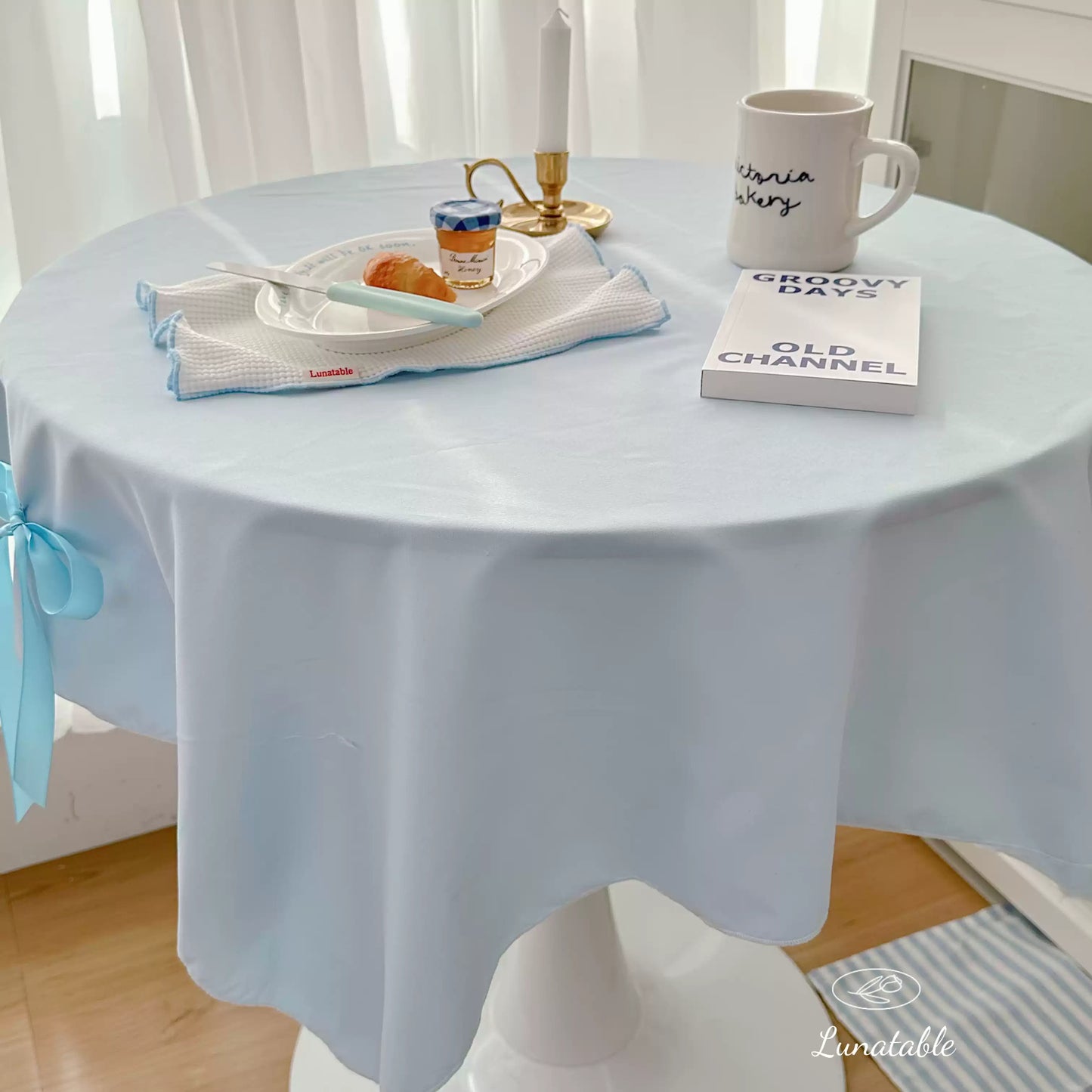 pink bow cream tablecloth