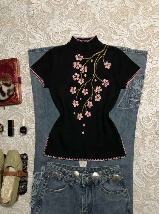 Black Floral Embroidery Fitted Short-Sleeve T-Shirt for Women Vintage-Inspired Artistic Retro Design Boutique Top