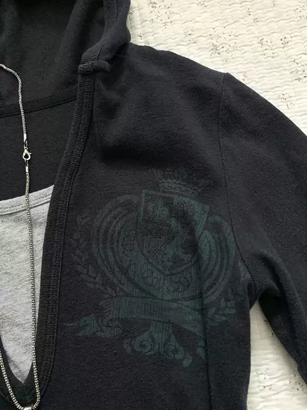 black hooded short-sleeved T-shirt