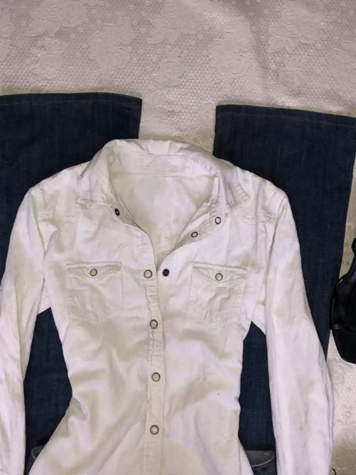 White long-sleeved shirt