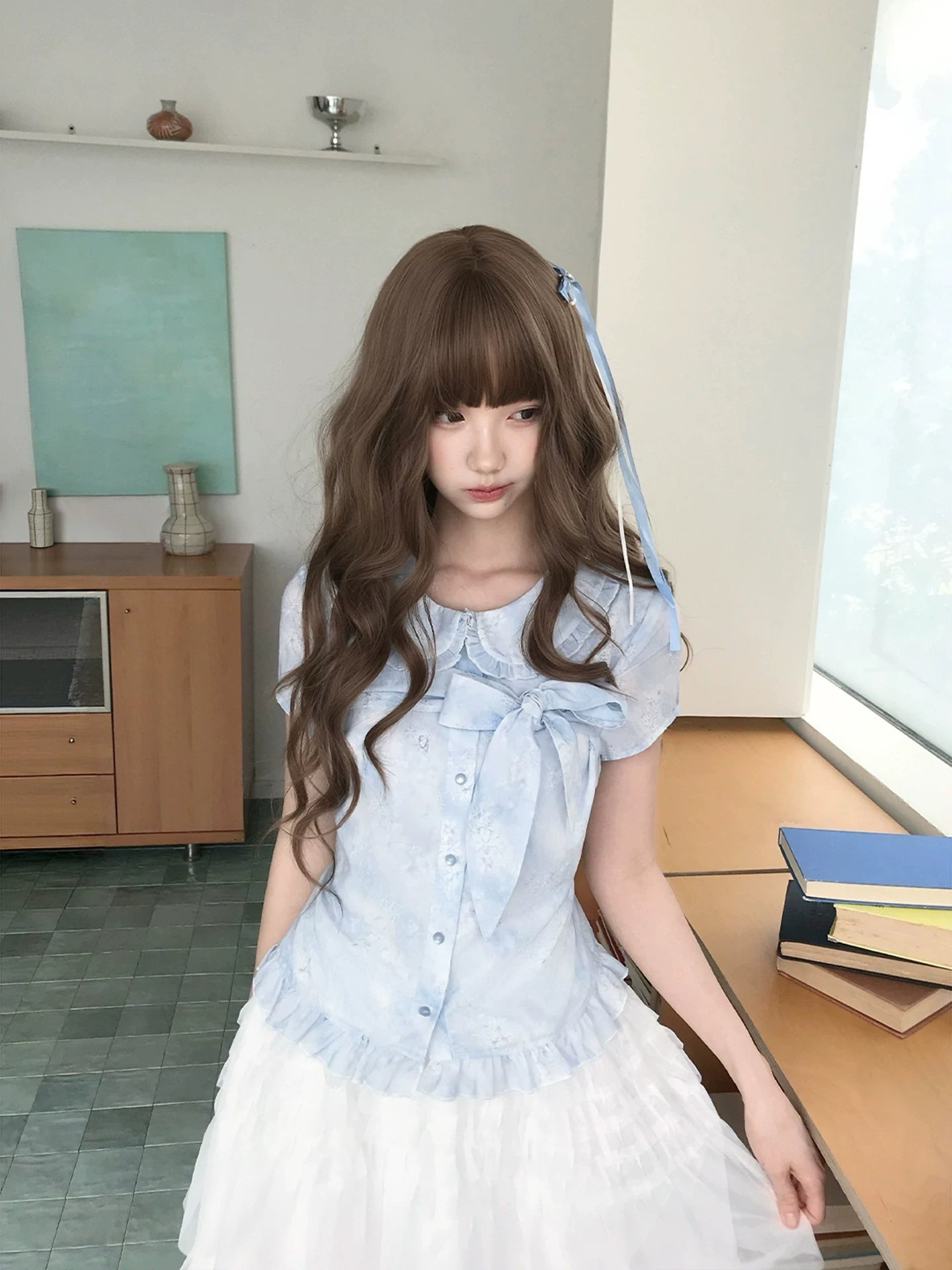 LaLa Sauce Tīnglàn Blue-and-White Ombre Ditsy Floral Doll Collar Top with Large Bow, Lace Trim, Cinched Waist Short-Sleeve Shirt