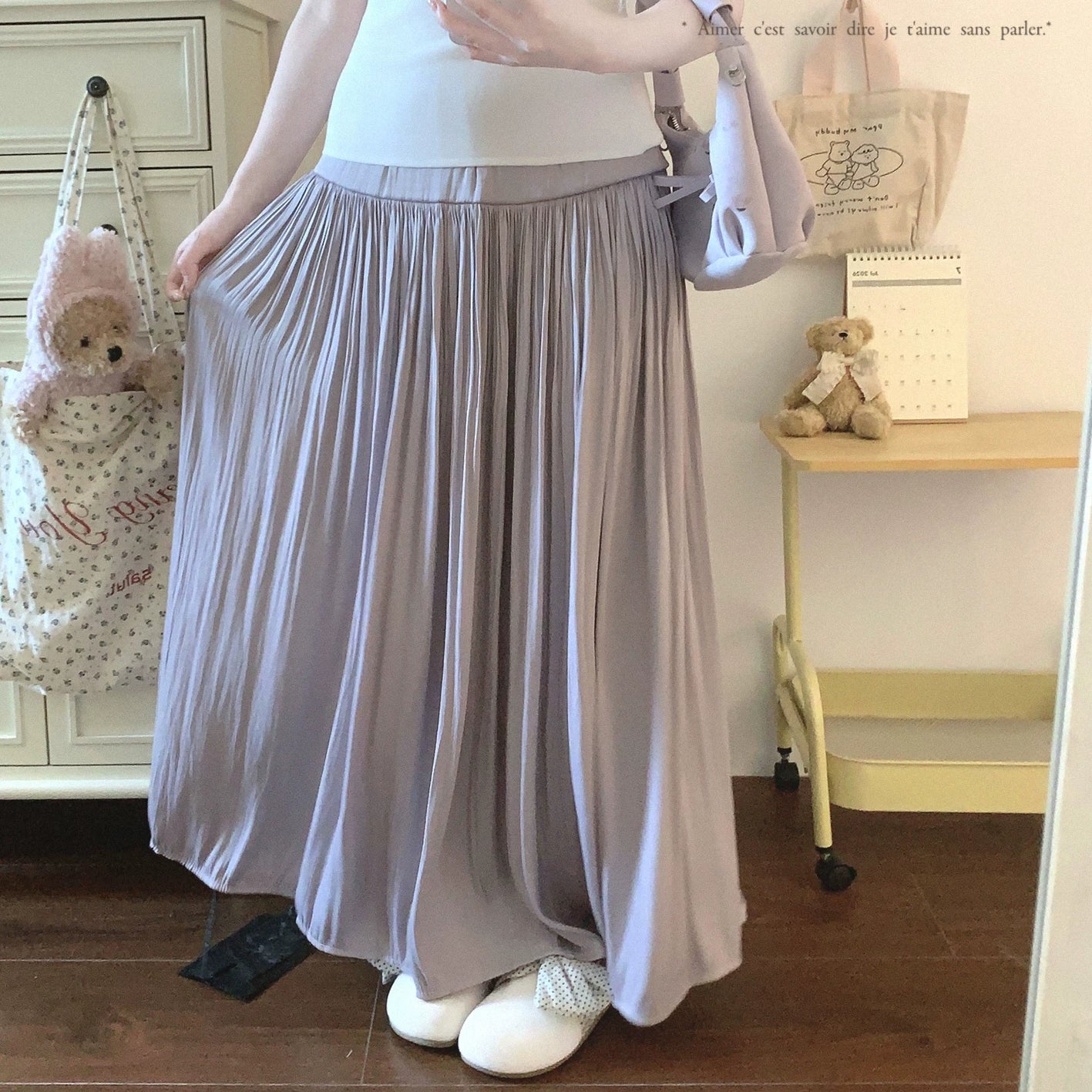 Last Pieces—Elegant High-Waist Pleated Midi Skirt with Soft Draping, Feminine & Versatile