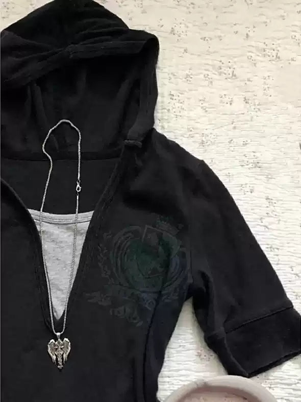 black hooded short-sleeved T-shirt