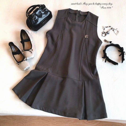 Last-Chance Collegiate-Inspired Silver Tag Pleated Skirt Hem Sleeveless Dress